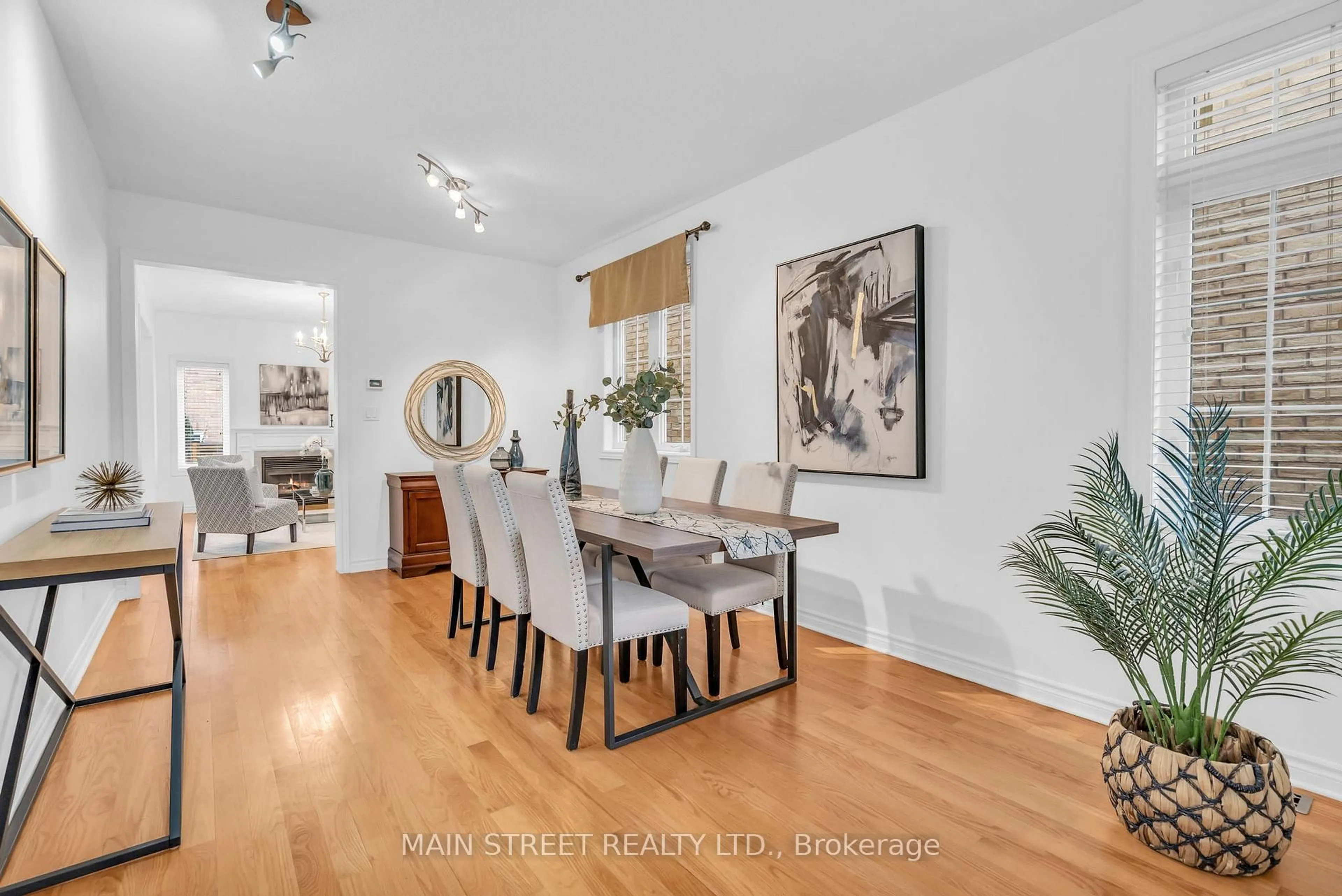 Dining room, wood/laminate floor for 90 Moderna Dr, Vaughan Ontario L4H 0R7