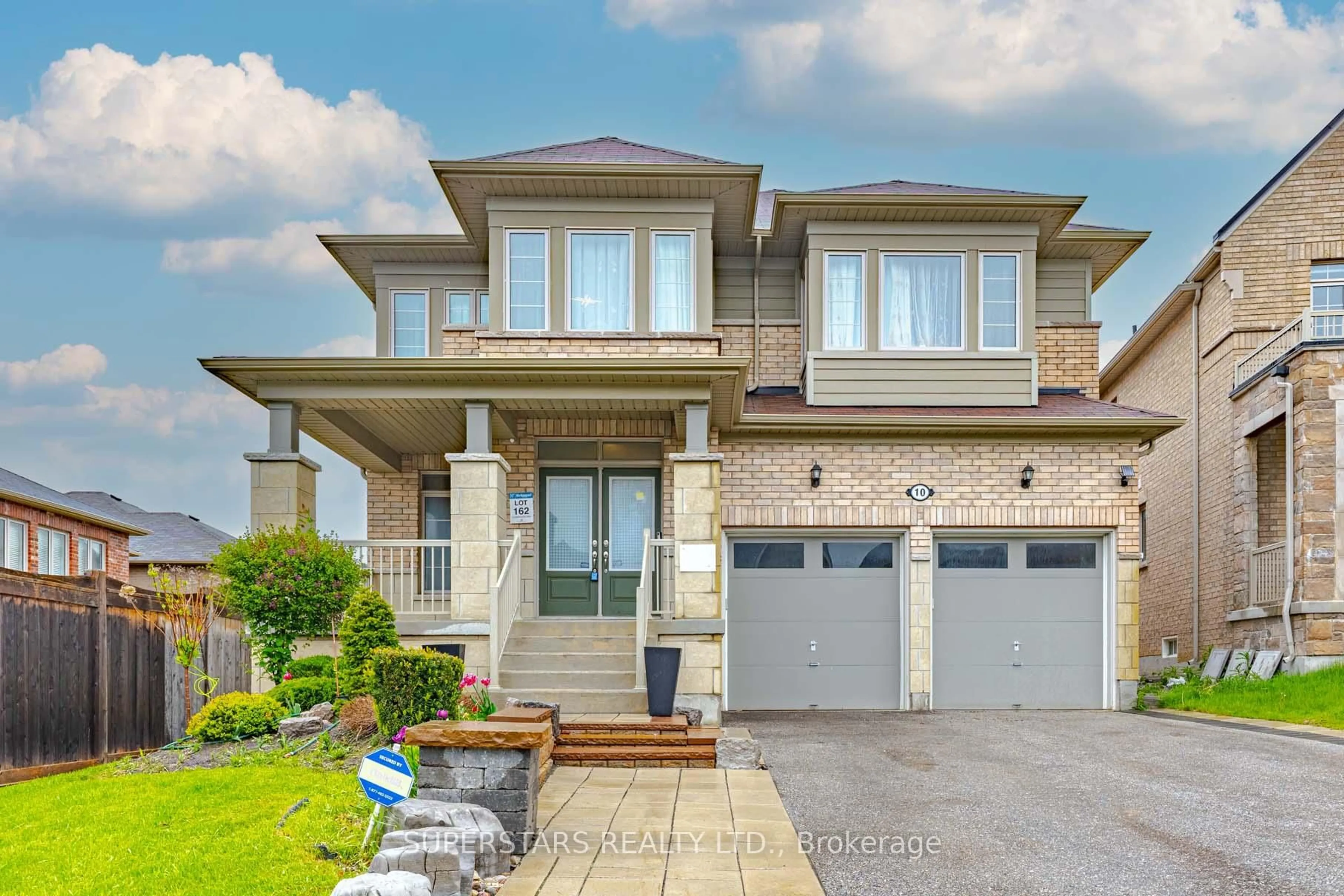 Home with brick exterior material, street for 10 Deepwood Cres, East Gwillimbury Ontario L9N 0P8
