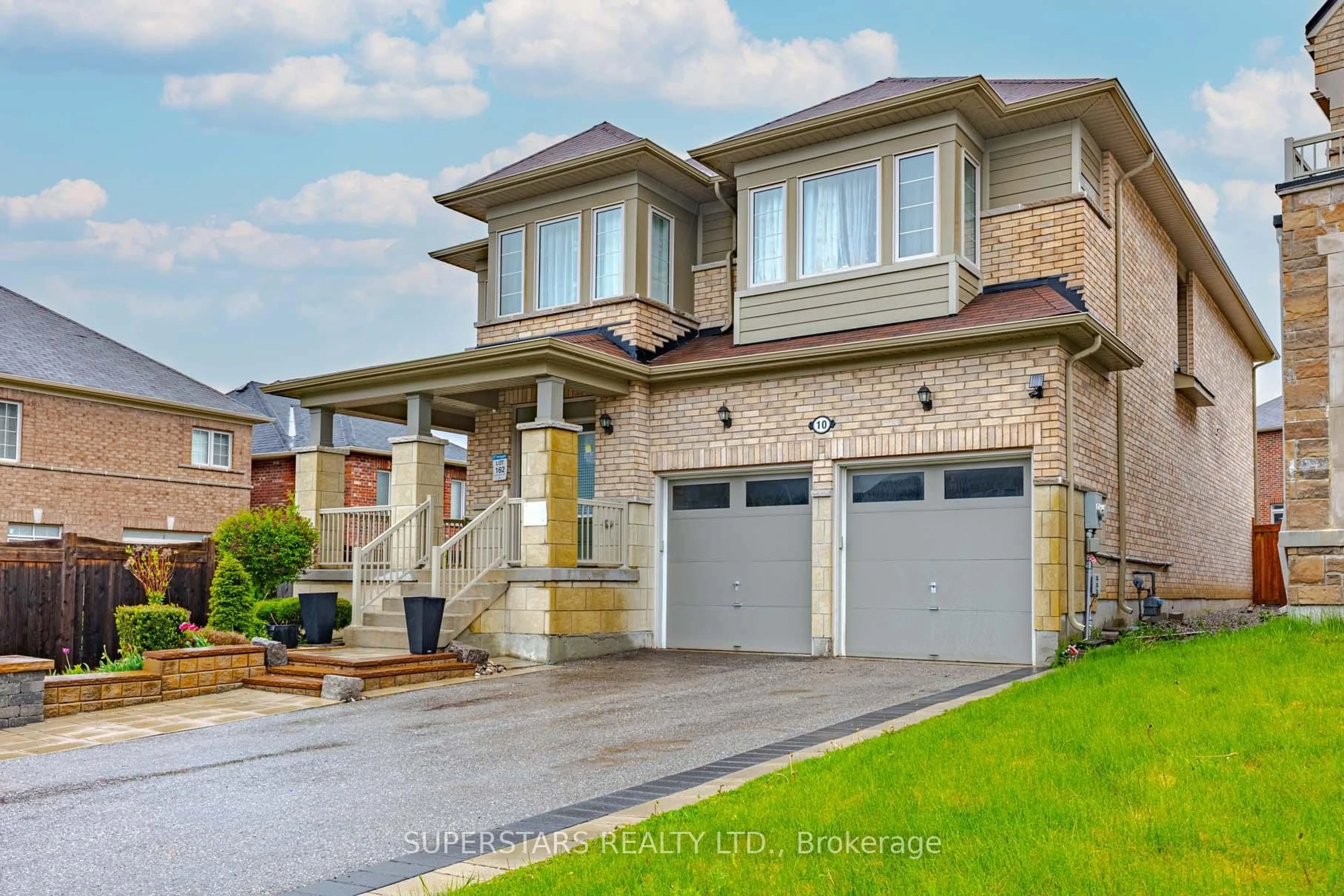 Home with brick exterior material, street for 10 Deepwood Cres, East Gwillimbury Ontario L9N 0P8