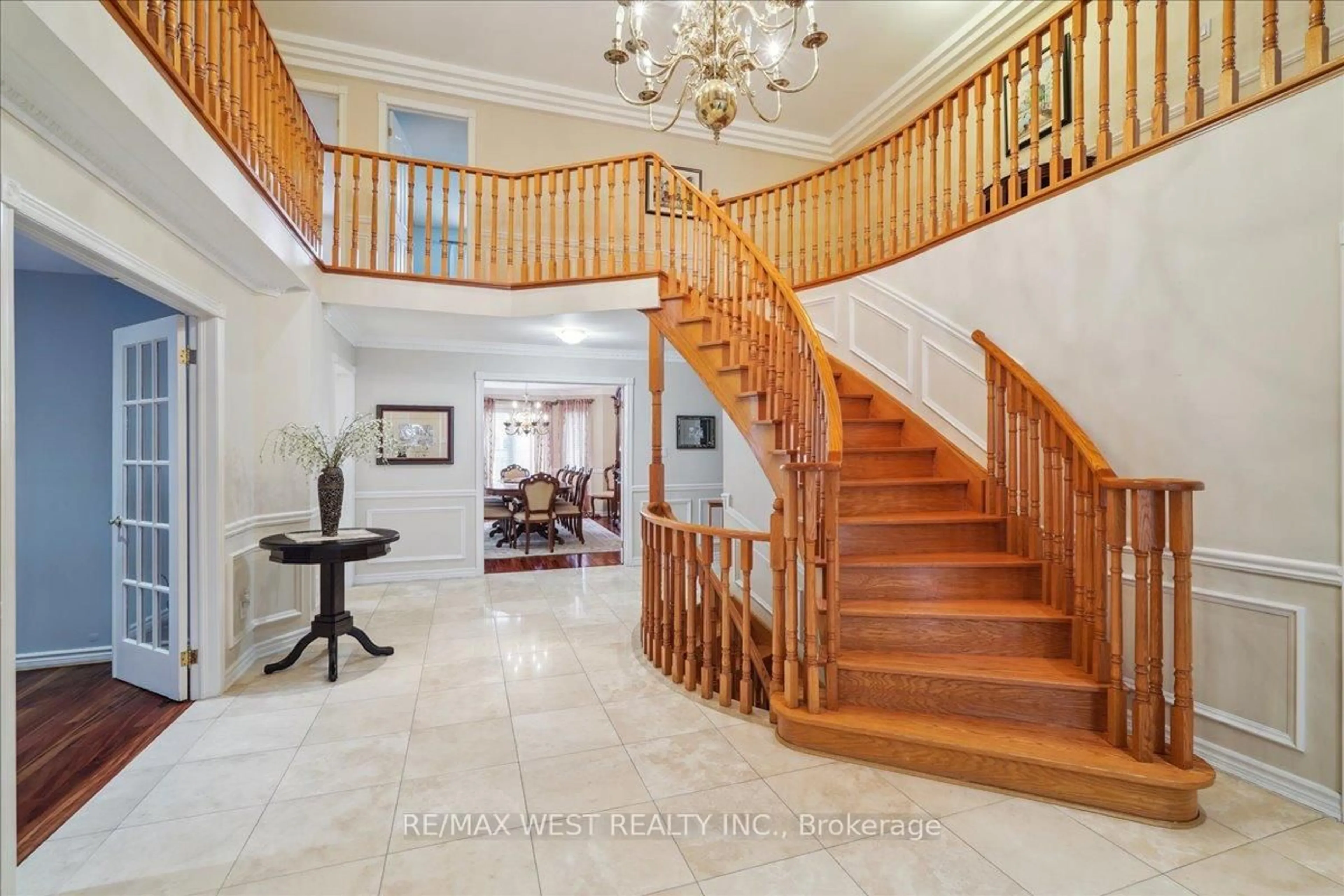 Indoor foyer for 15 Brownlee Ave, Vaughan Ontario L4L 8H4