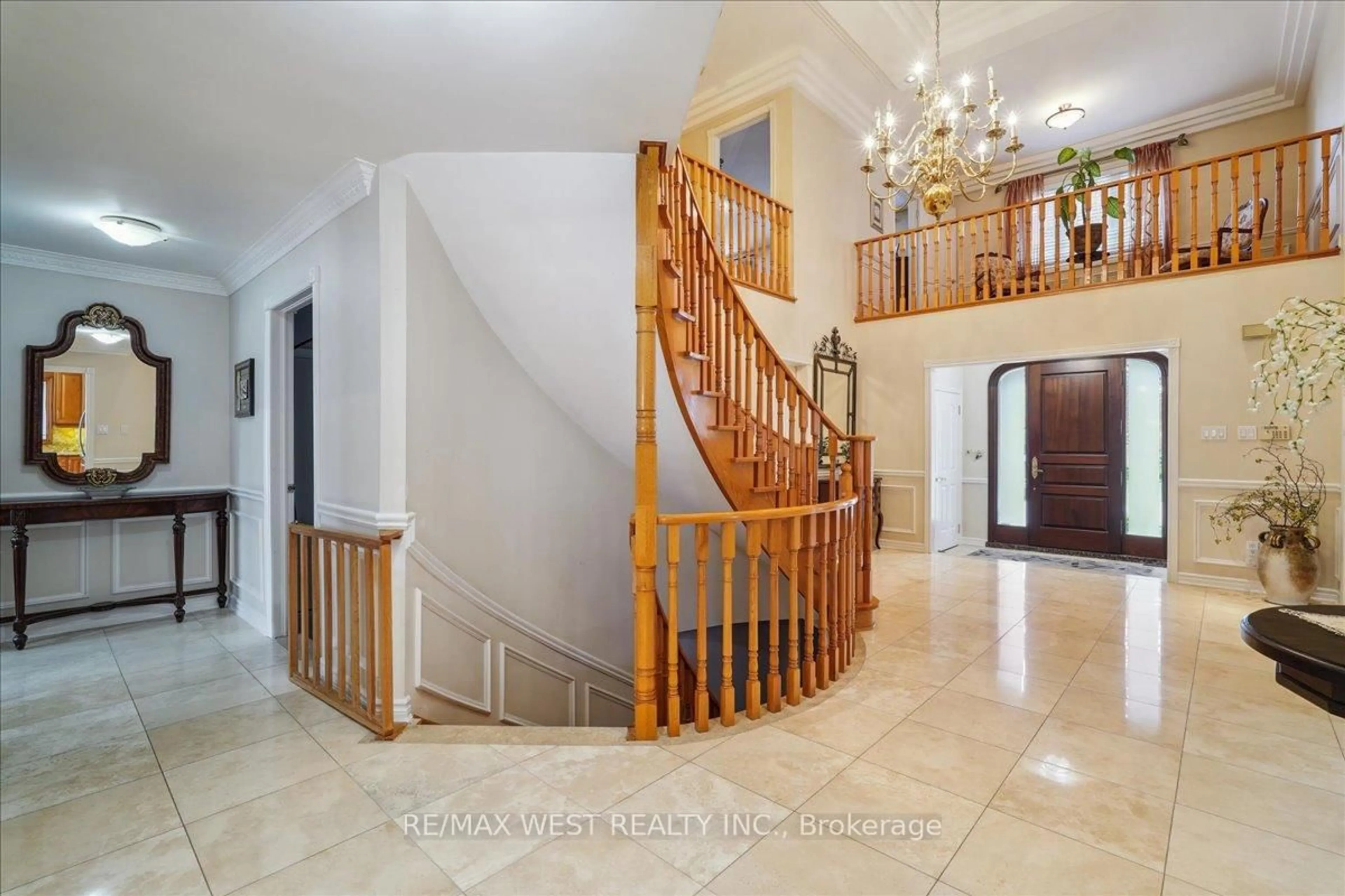 Indoor foyer for 15 Brownlee Ave, Vaughan Ontario L4L 8H4