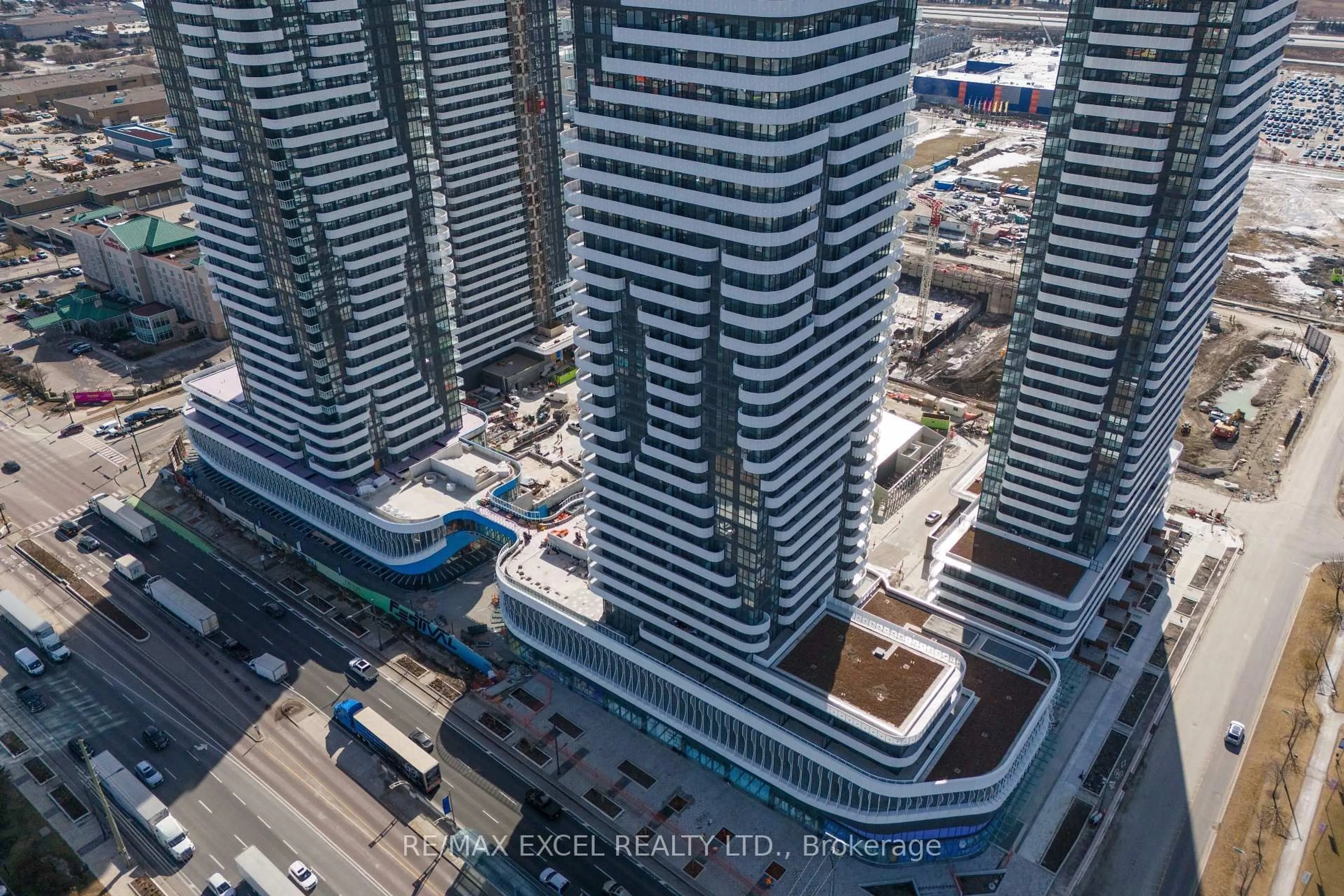 A pic from outside/outdoor area/front of a property/back of a property/a pic from drone, city buildings view from balcony for 225 Commerce St #3910, Vaughan Ontario L4K 5C3