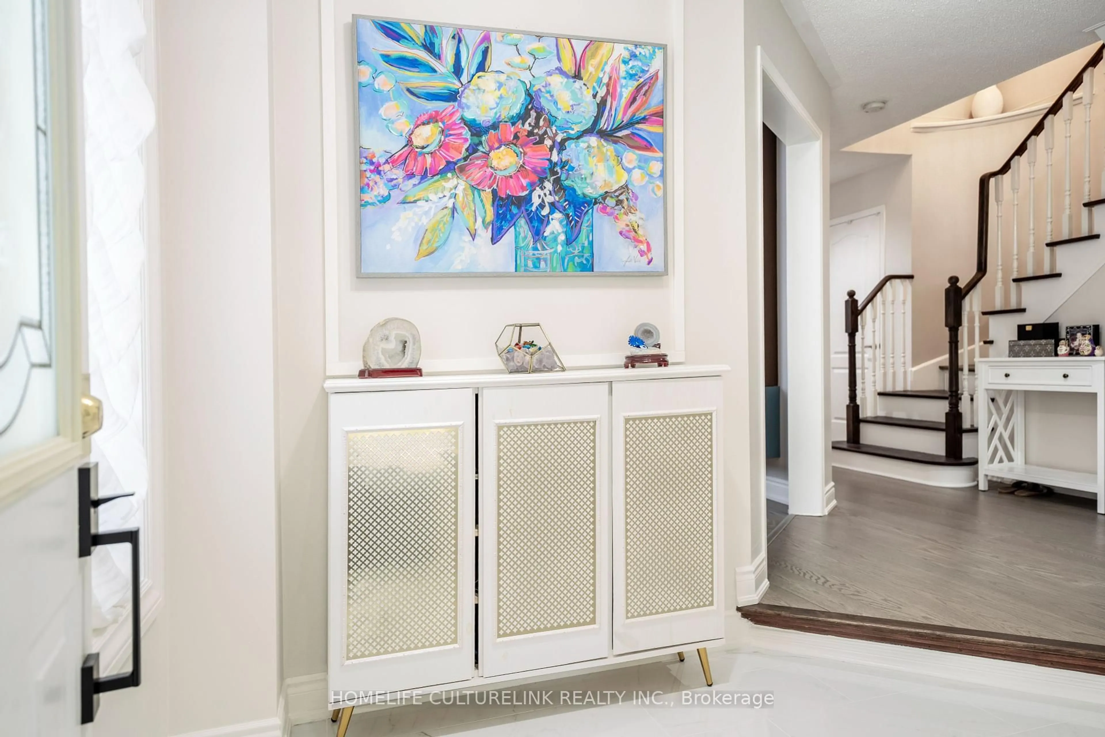 Indoor entryway for 116 Sherwood Park Dr, Vaughan Ontario L4K 4X6