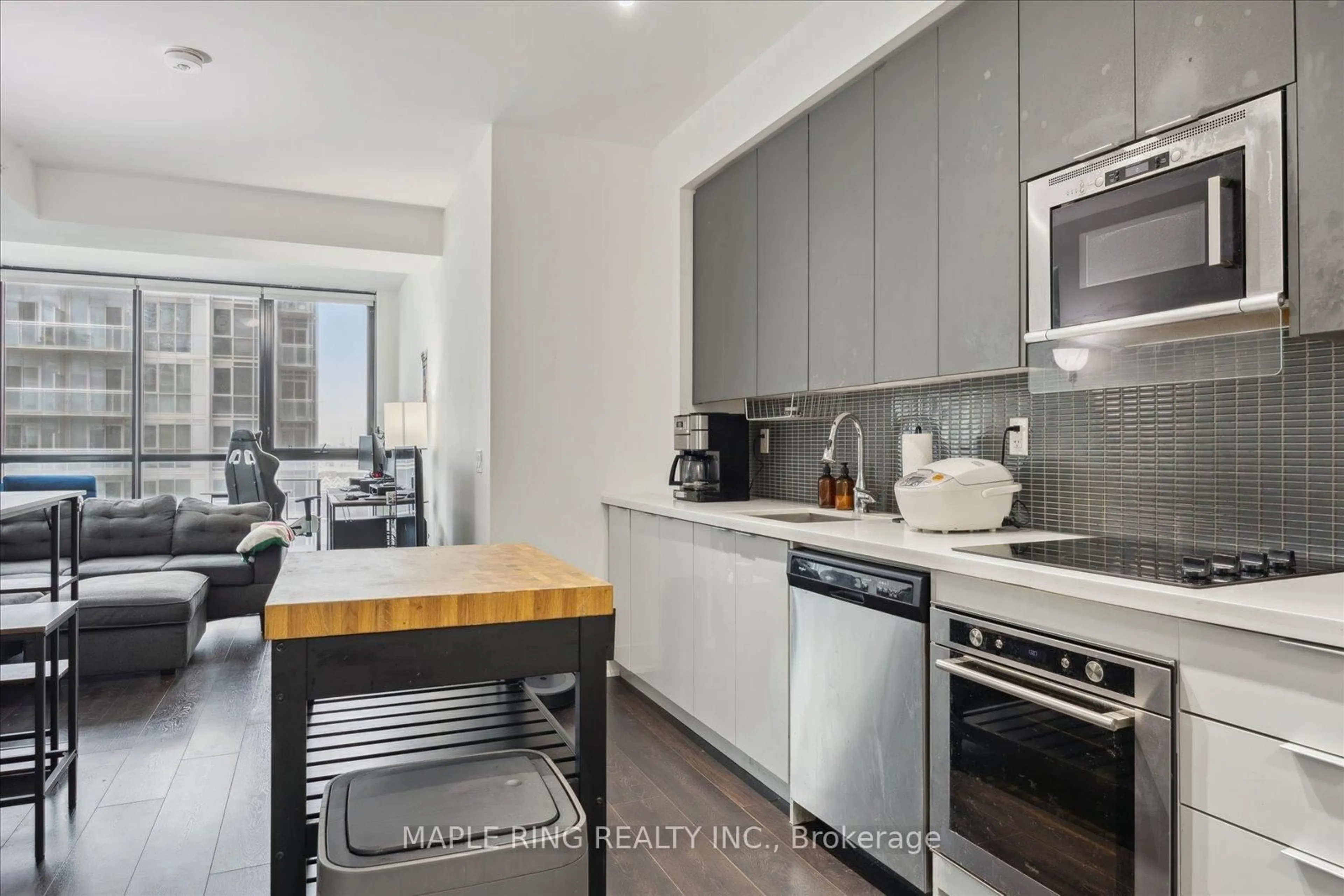 Standard kitchen, unknown for 2916 Highway 7 Rd #418, Vaughan Ontario L4K 0K6