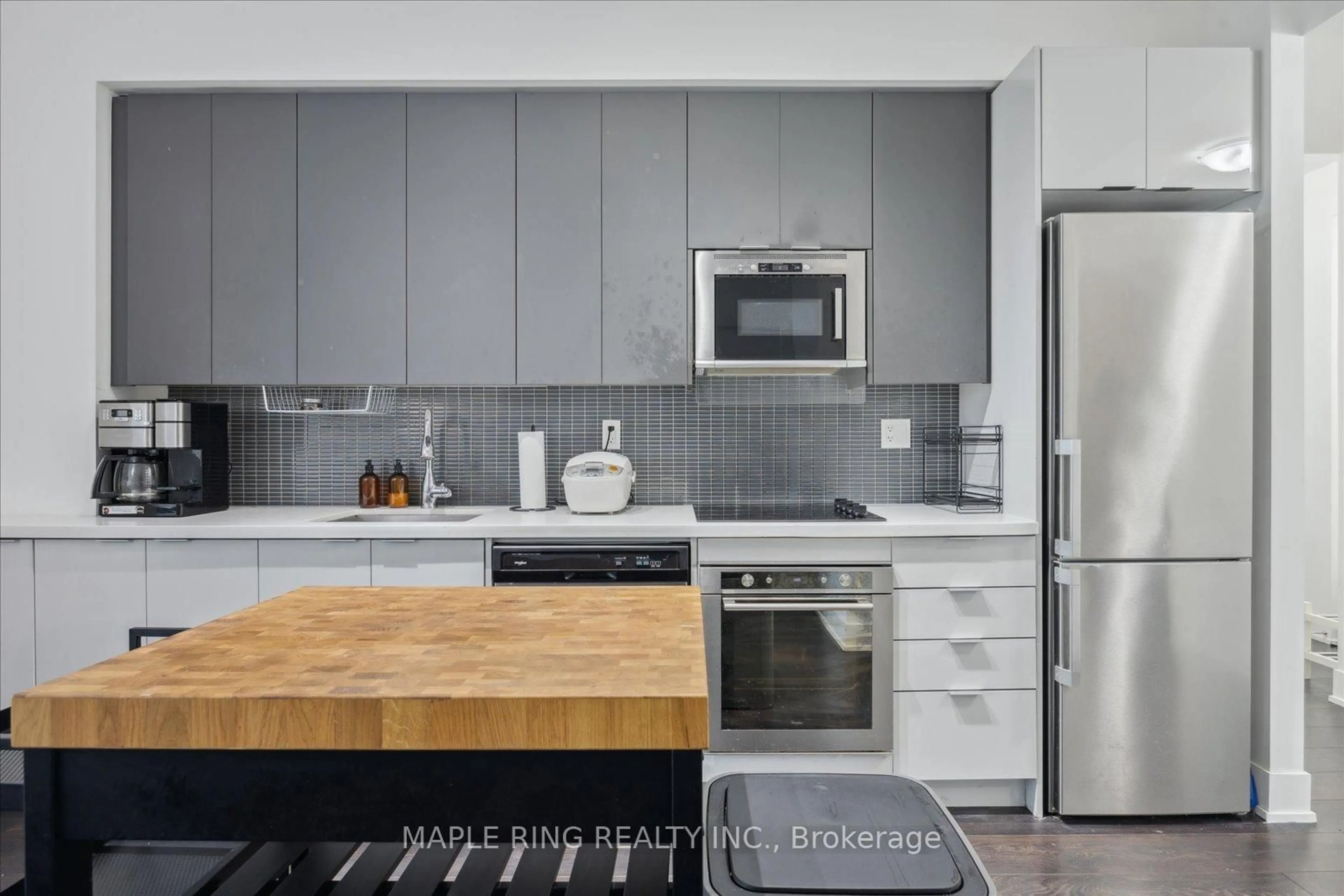 Contemporary kitchen, unknown for 2916 Highway 7 Rd #418, Vaughan Ontario L4K 0K6