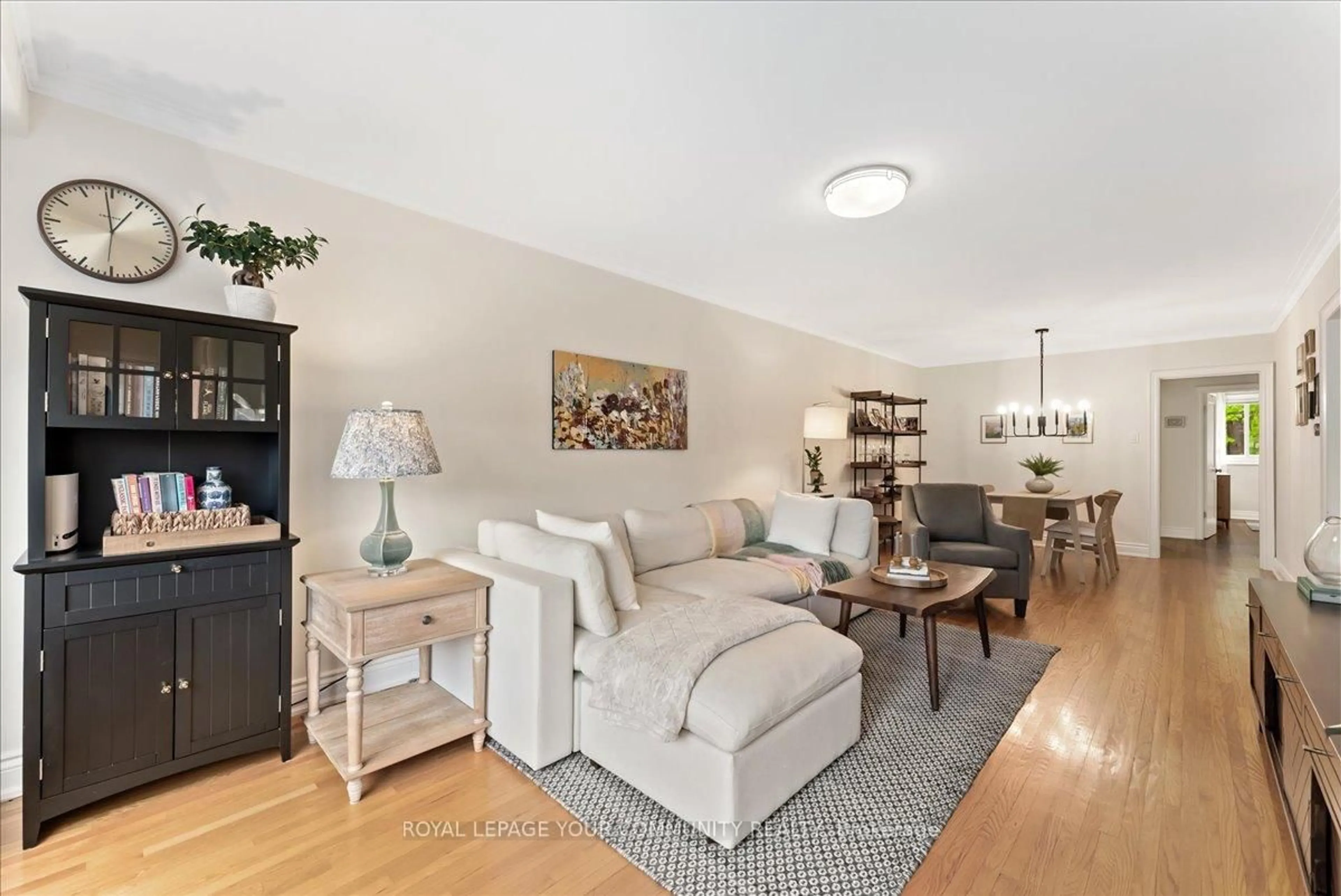 Living room with furniture, unknown for 48 Bell St, Uxbridge Ontario L9P 1L1