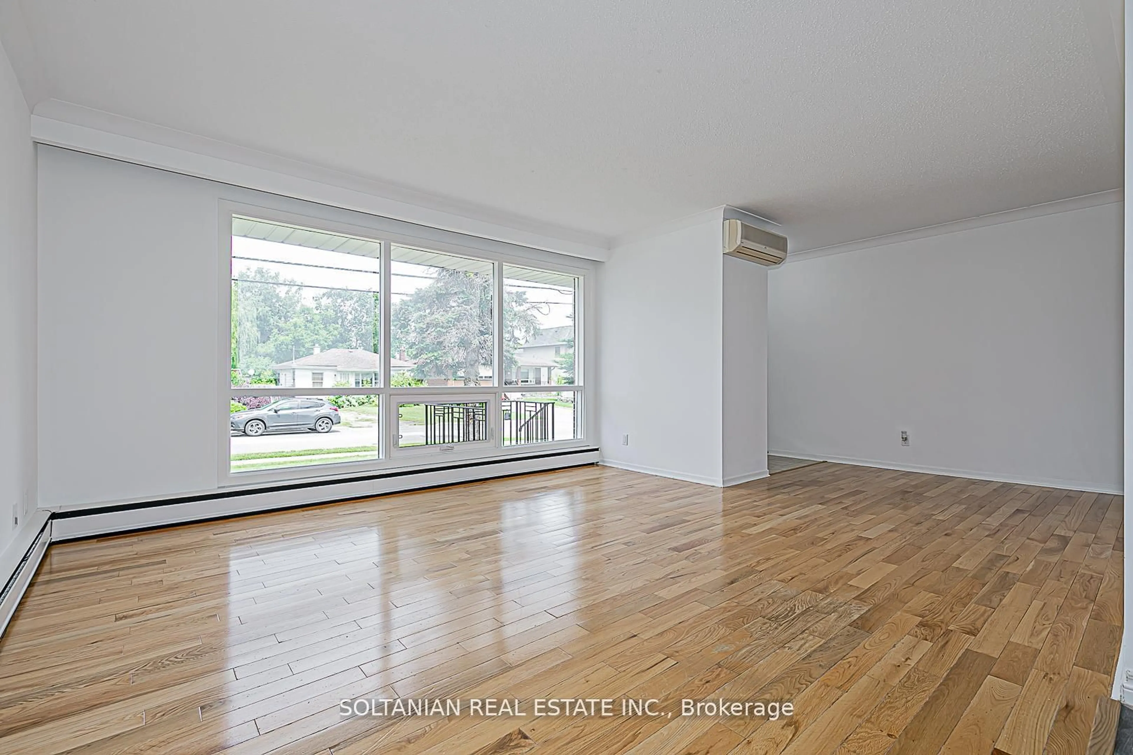 A pic of a room for 130 Palmer Ave, Richmond Hill Ontario L4C 1N8