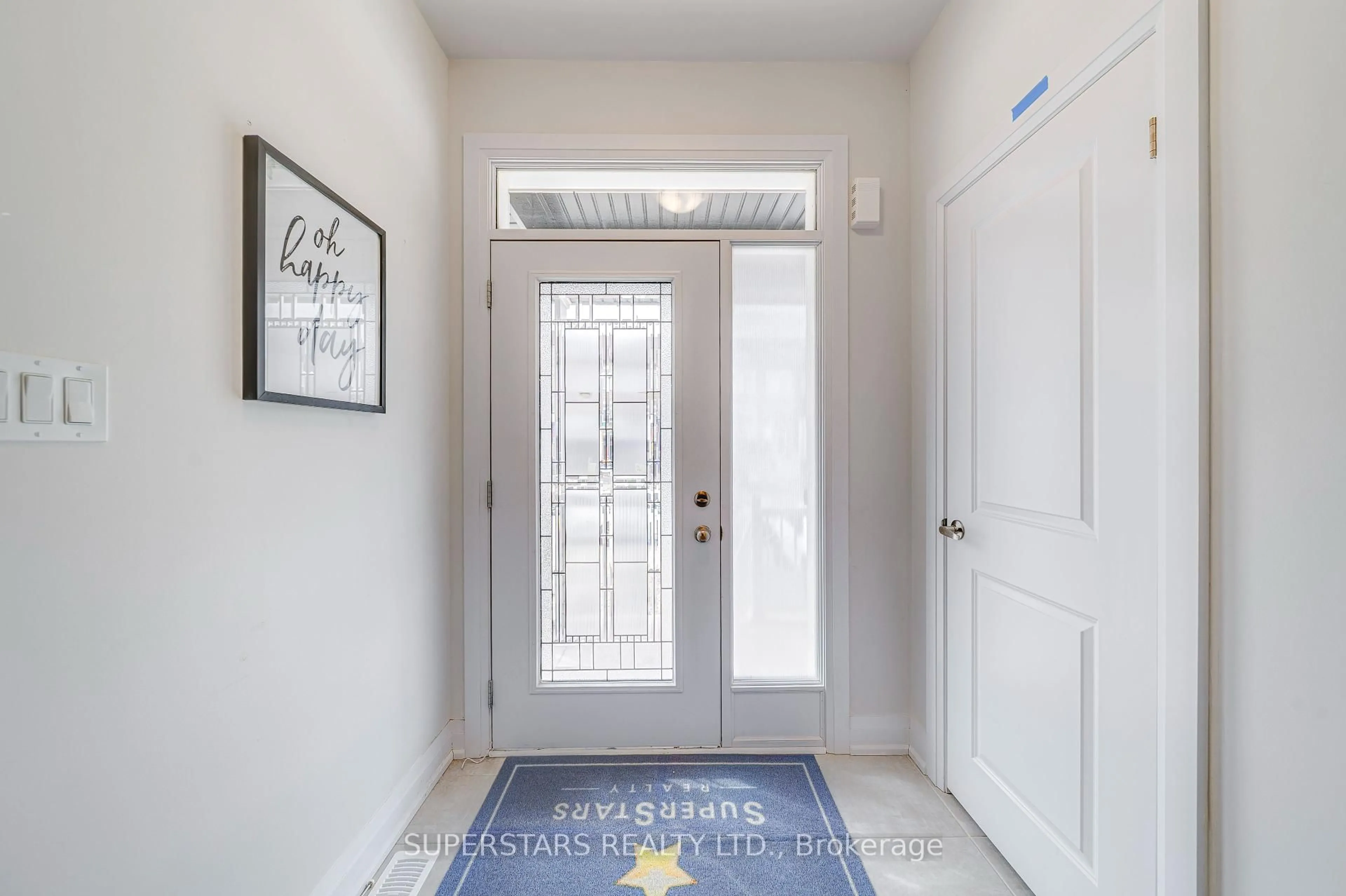 Indoor entryway for 138 Seguin St, Richmond Hill Ontario L4E 1N2