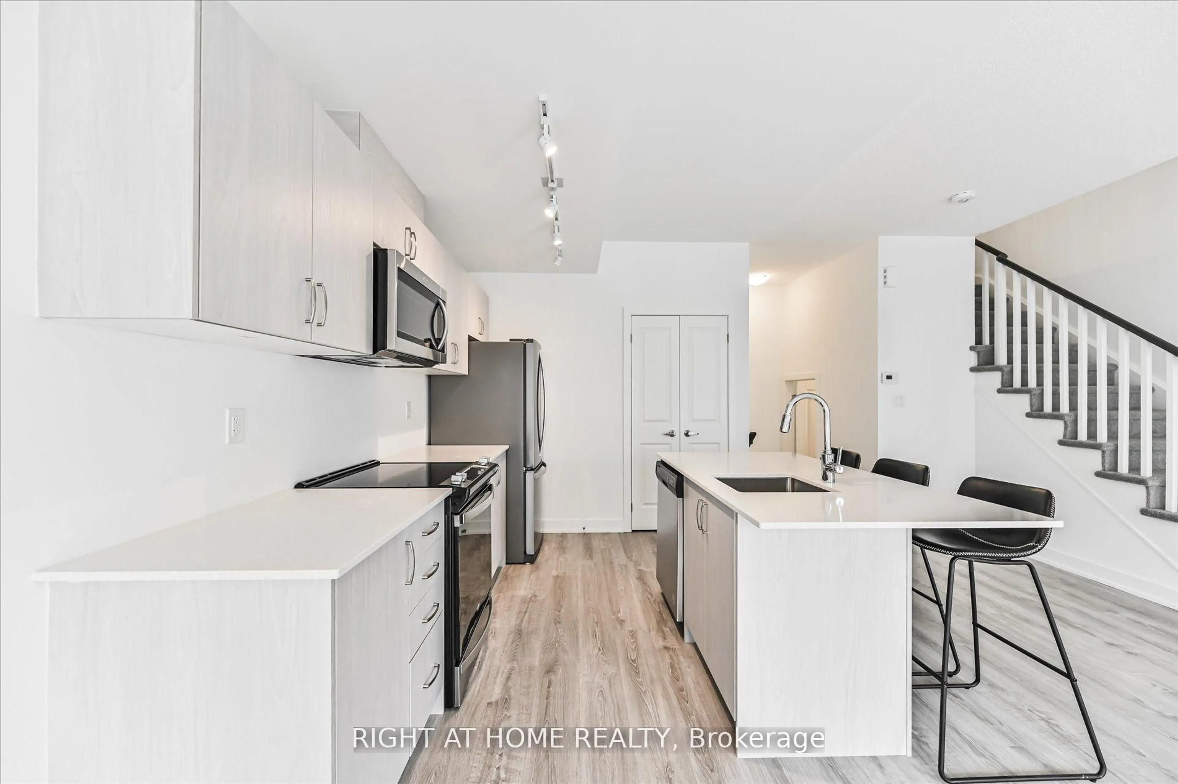 Open concept kitchen, unknown for 36 Nordic Lane, Whitchurch-Stouffville Ontario L4A 4W8