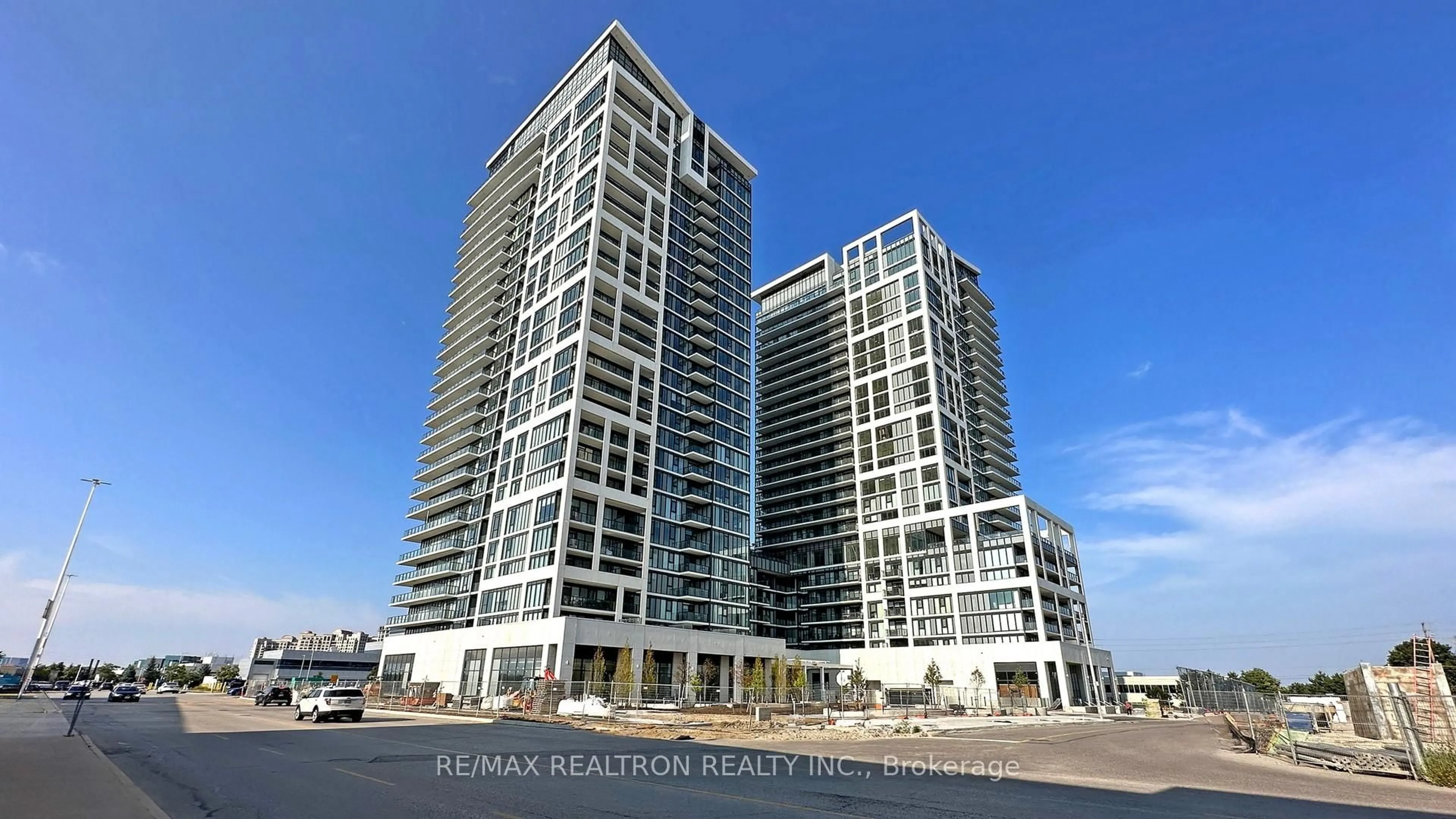 Indoor foyer for 9000 Jane St #620, Vaughan Ontario L4K 0M6