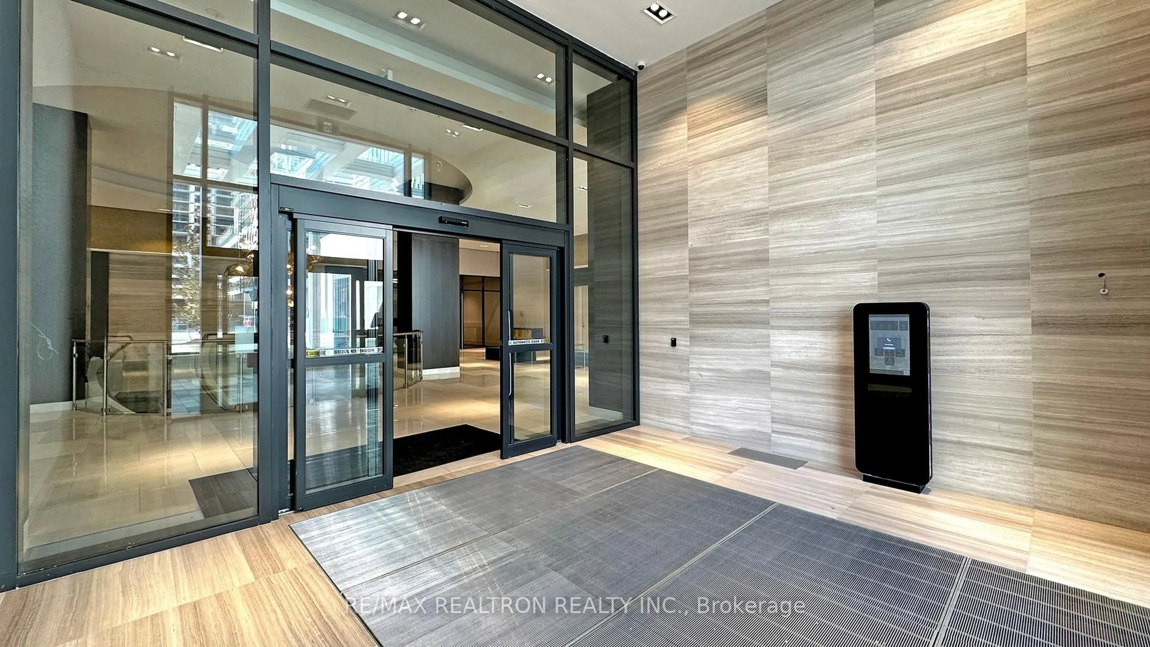 Indoor foyer for 9000 Jane St #620, Vaughan Ontario L4K 0M6