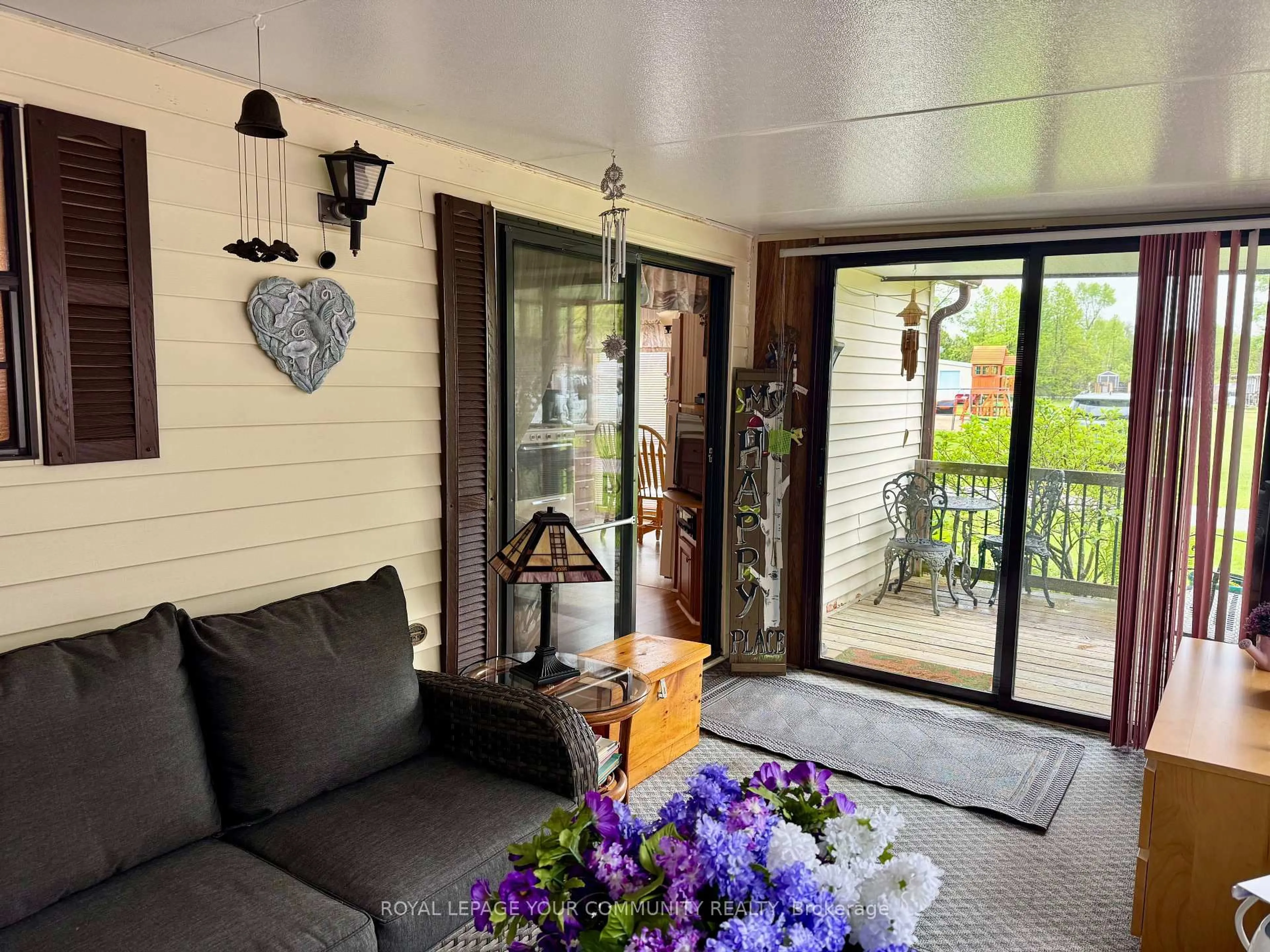 Patio, street for 285 Crydermans Sdrd #42, Georgina Ontario L0E 1A0