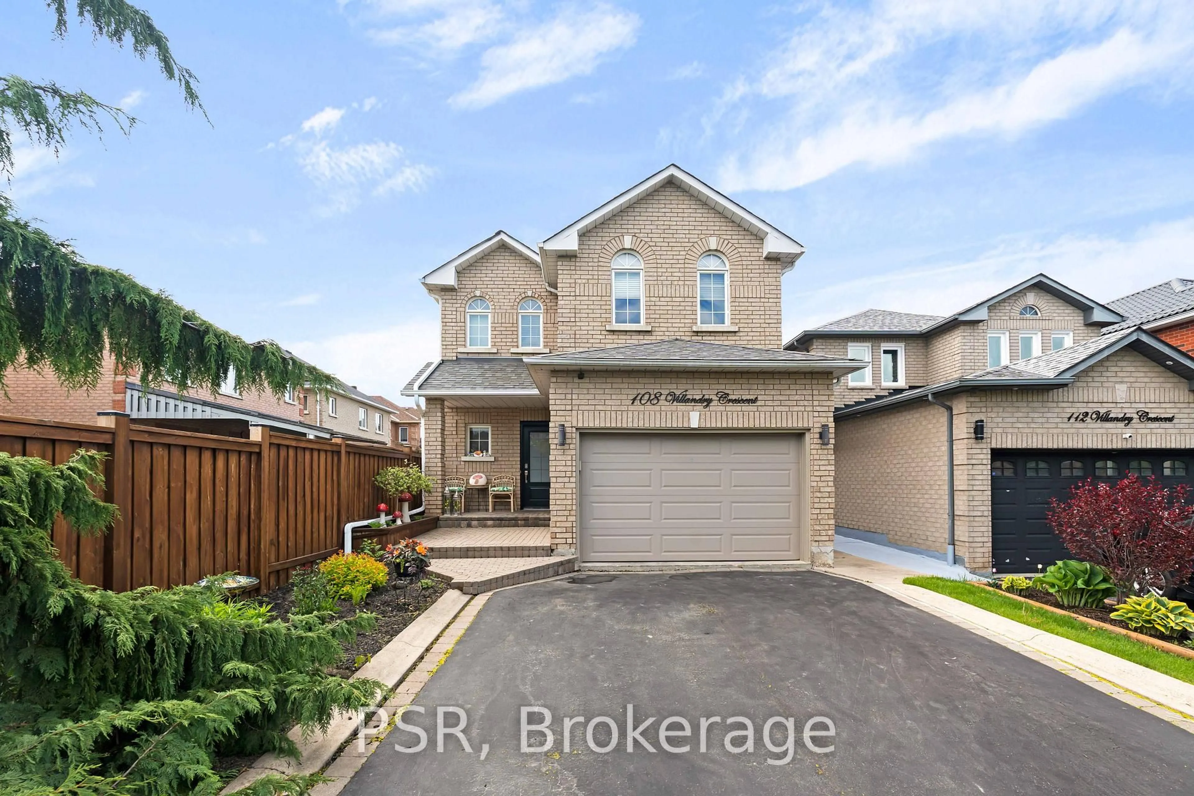 A pic from outside/outdoor area/front of a property/back of a property/a pic from drone, street for 108 Villandry Cres, Vaughan Ontario L6A 2X3