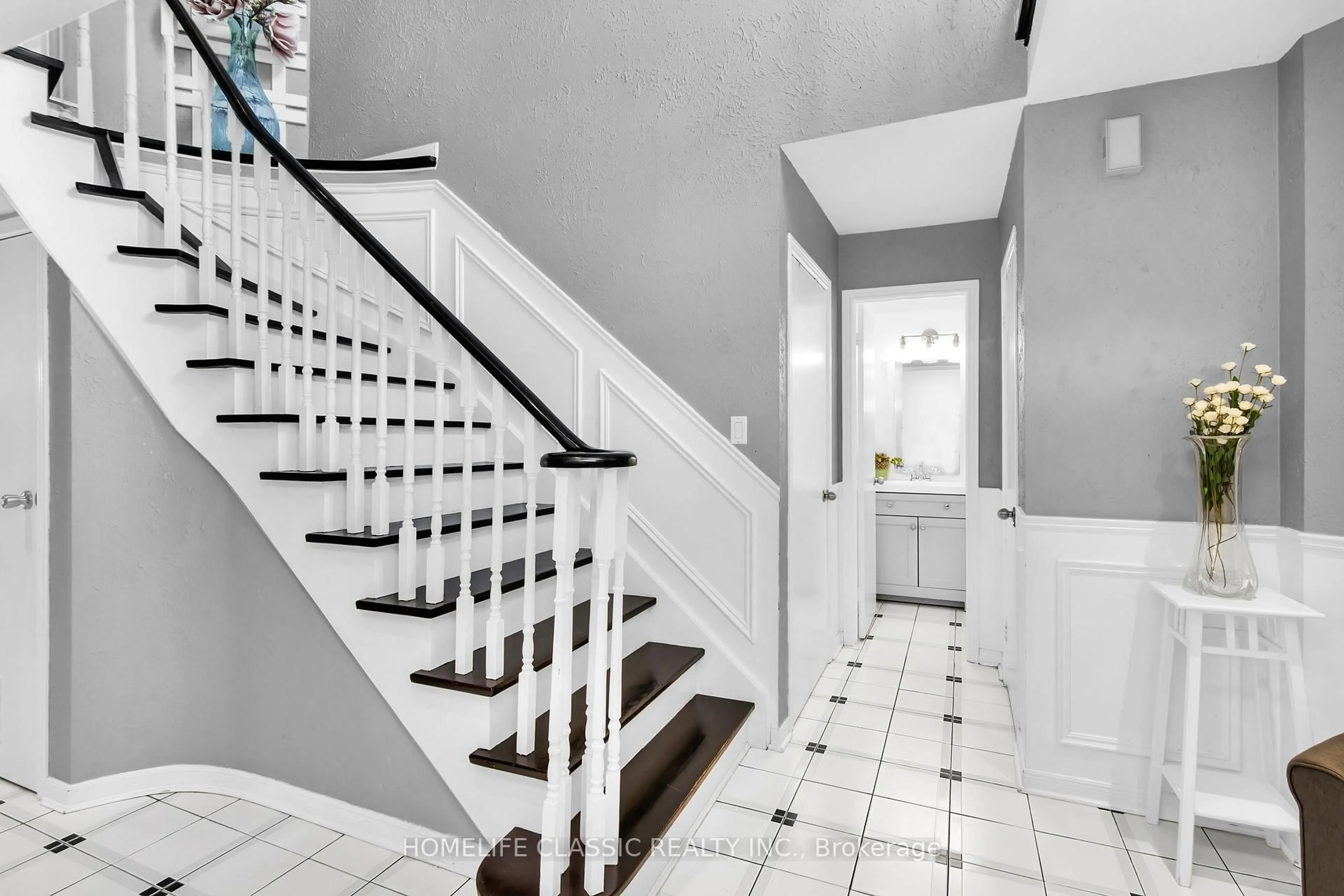 Stairs for 72 Gayla St, Vaughan Ontario L4J 6G1