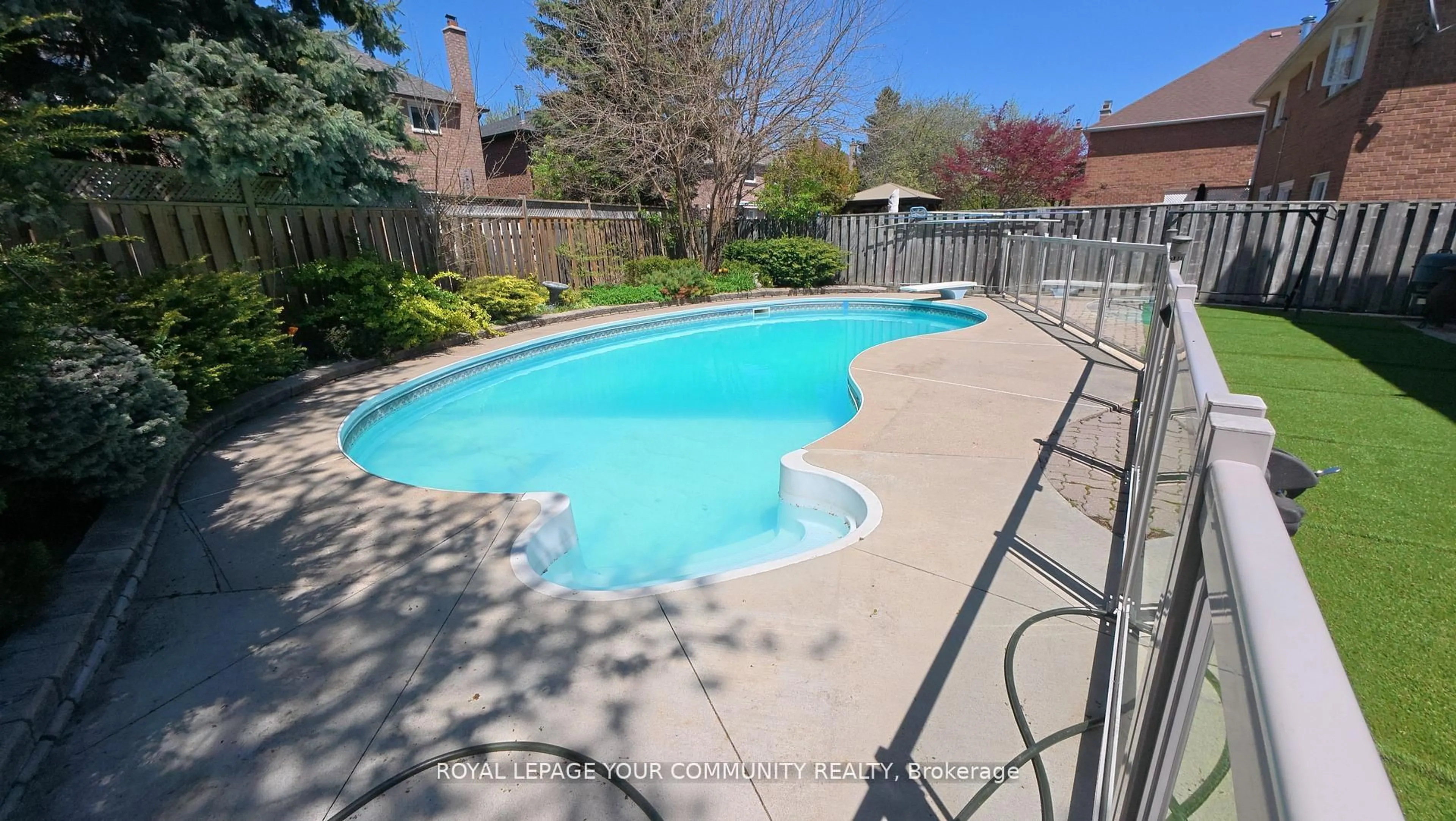 Pool for 34 Beasley Dr, Richmond Hill Ontario L4C 7Z5