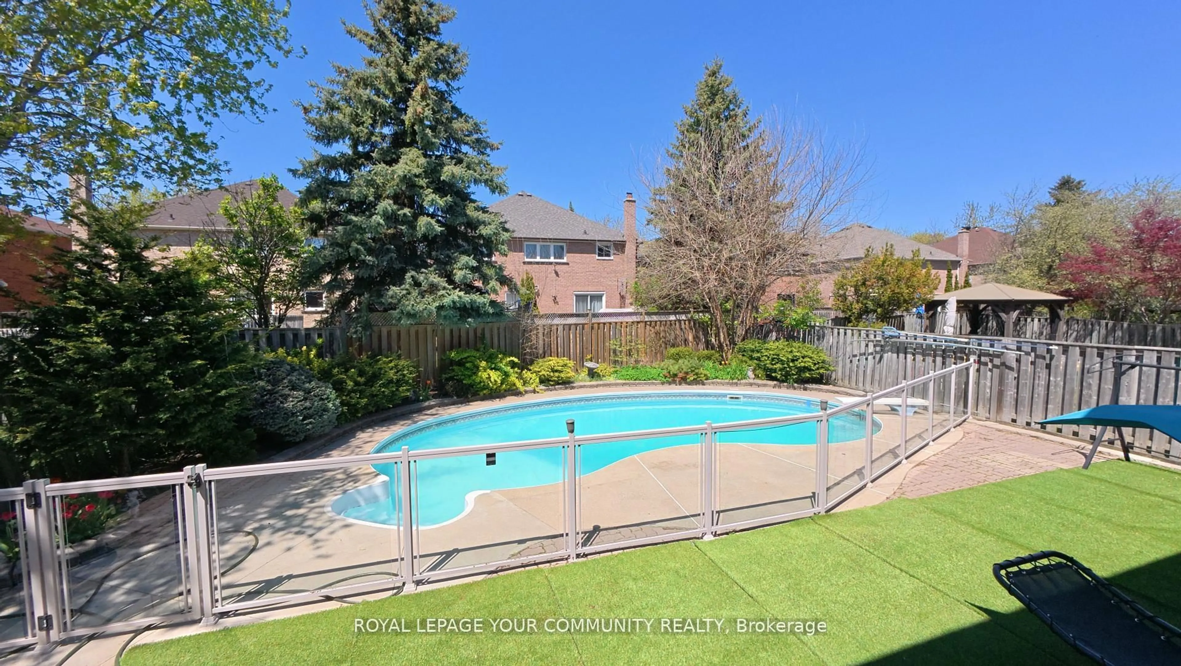 Pool for 34 Beasley Dr, Richmond Hill Ontario L4C 7Z5