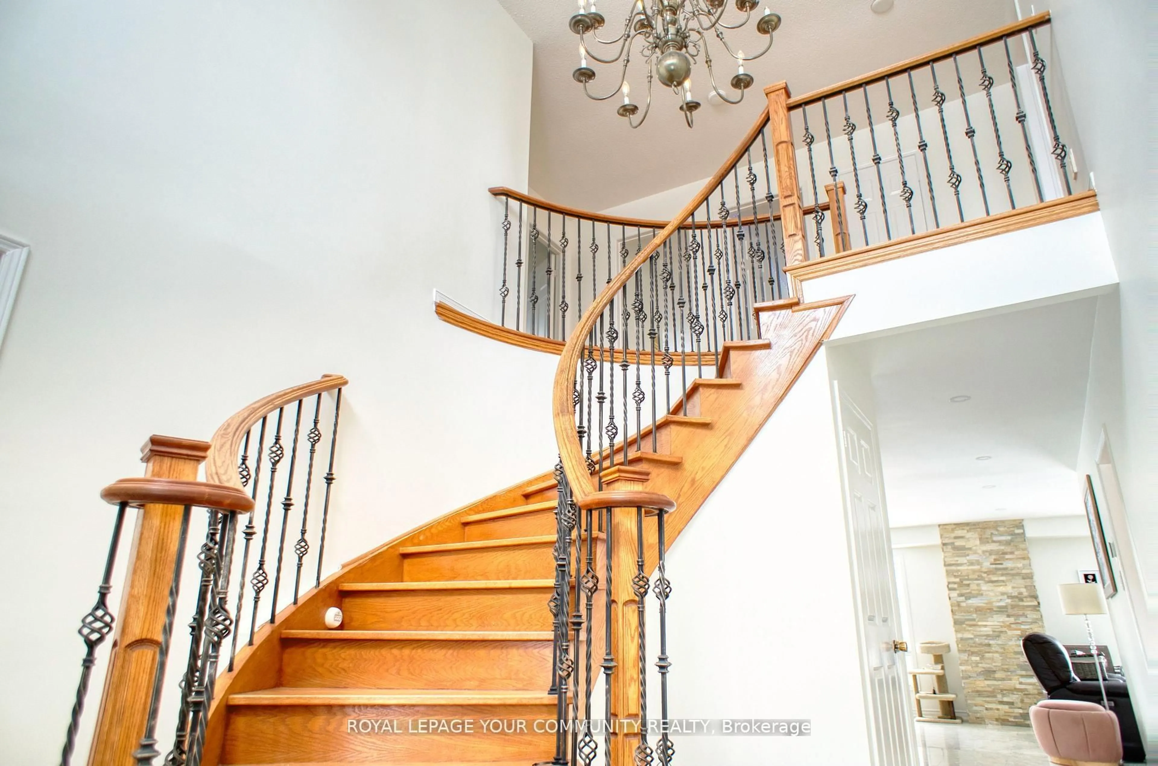 Stairs for 34 Beasley Dr, Richmond Hill Ontario L4C 7Z5