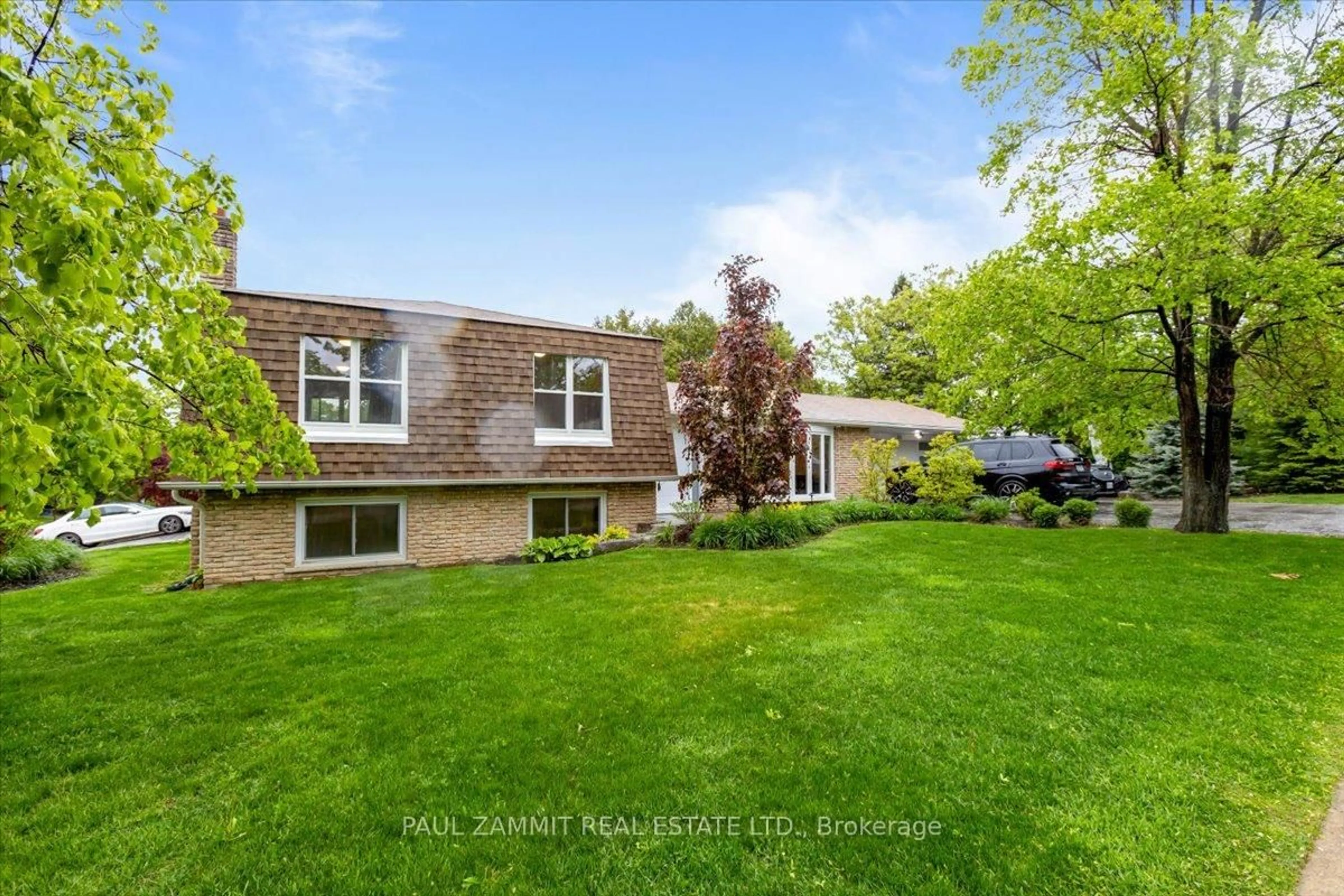 A pic from outside/outdoor area/front of a property/back of a property/a pic from drone, street for 131 Simonston Blvd, Markham Ontario L3T 4M1