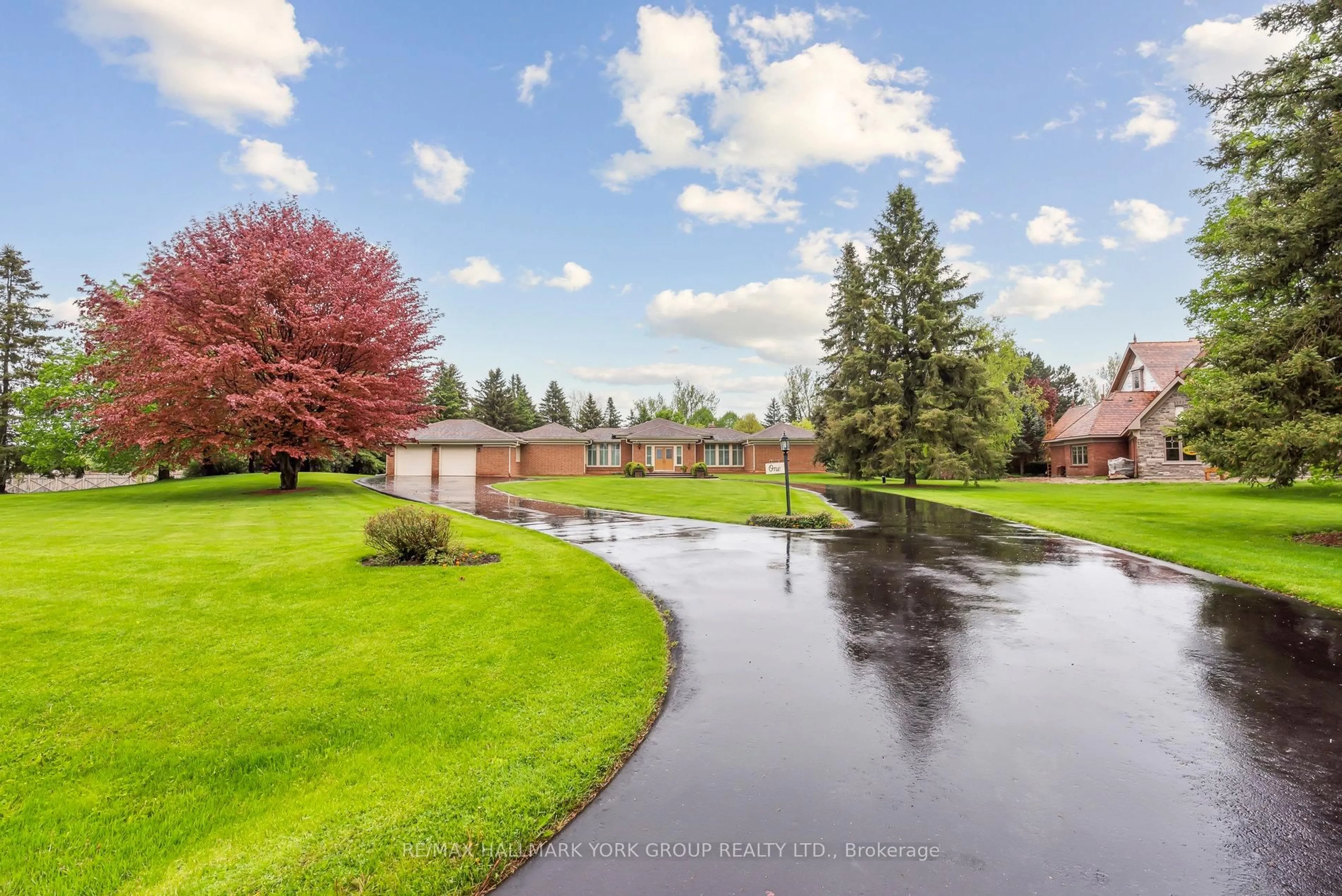 A pic from outside/outdoor area/front of a property/back of a property/a pic from drone, water/lake/river/ocean view for 1 Kingscross Dr, King Ontario L7B 1E5