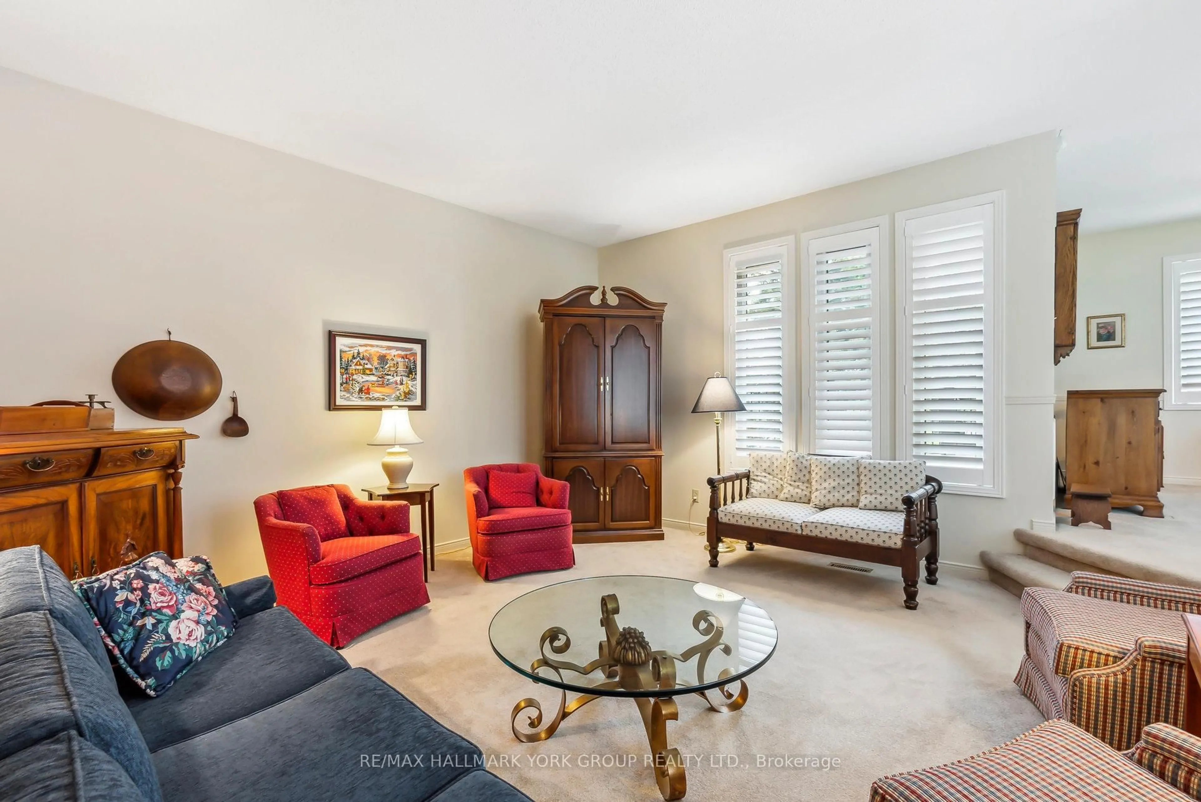 Living room with furniture, unknown for 1 Kingscross Dr, King Ontario L7B 1E5