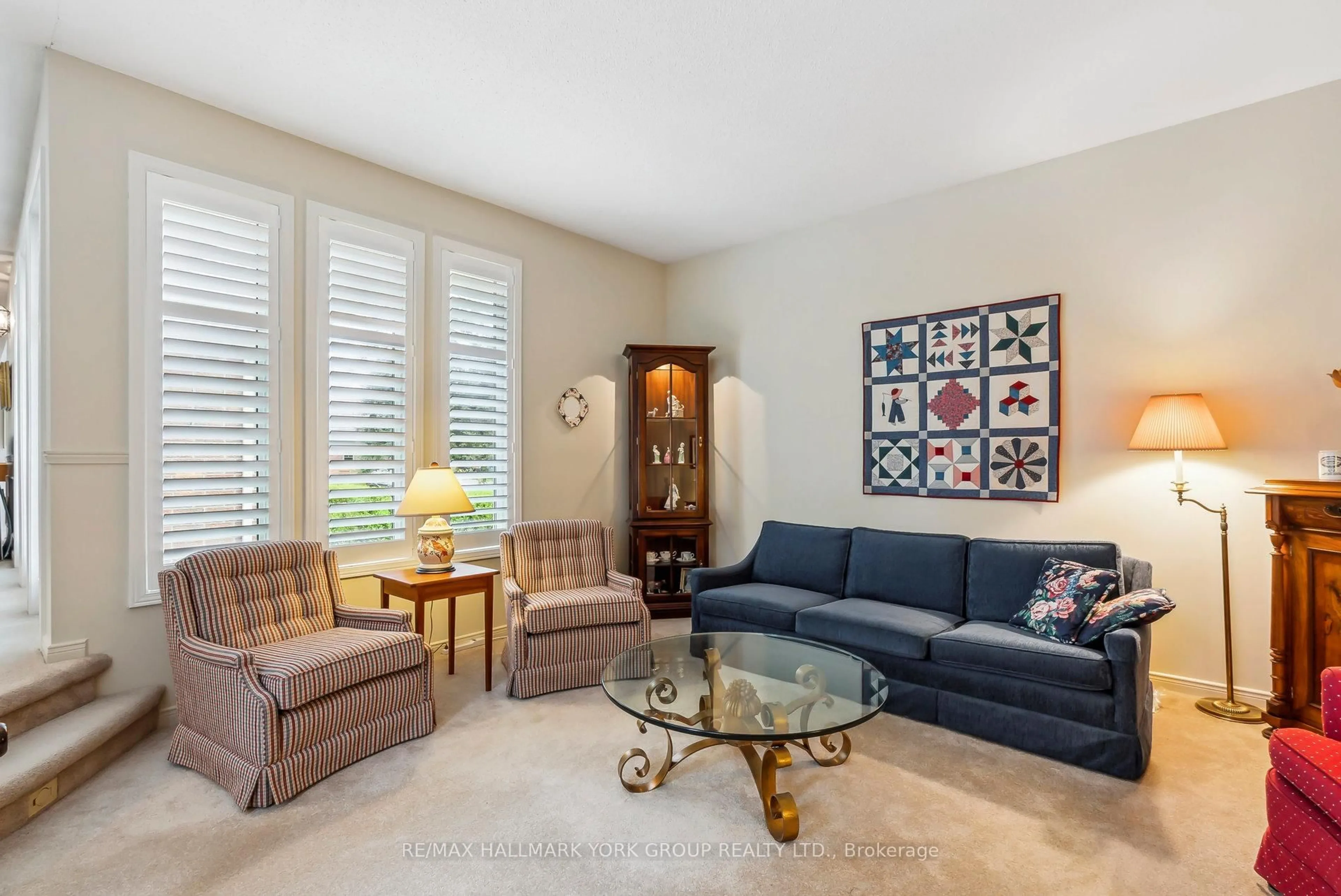 Living room with furniture, unknown for 1 Kingscross Dr, King Ontario L7B 1E5