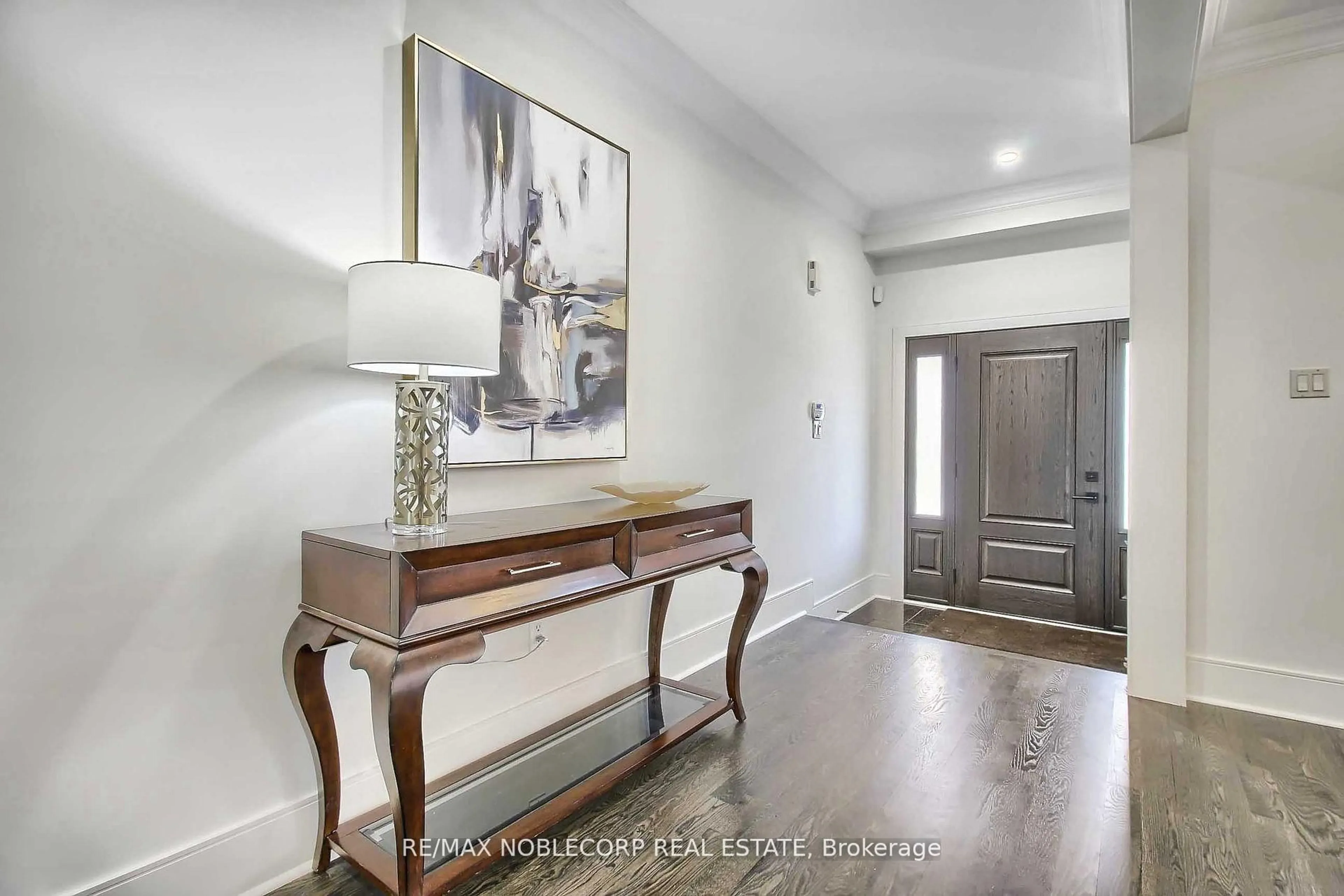 Indoor entryway for 22 Escapade Dr, Richmond Hill Ontario L4E 4X7