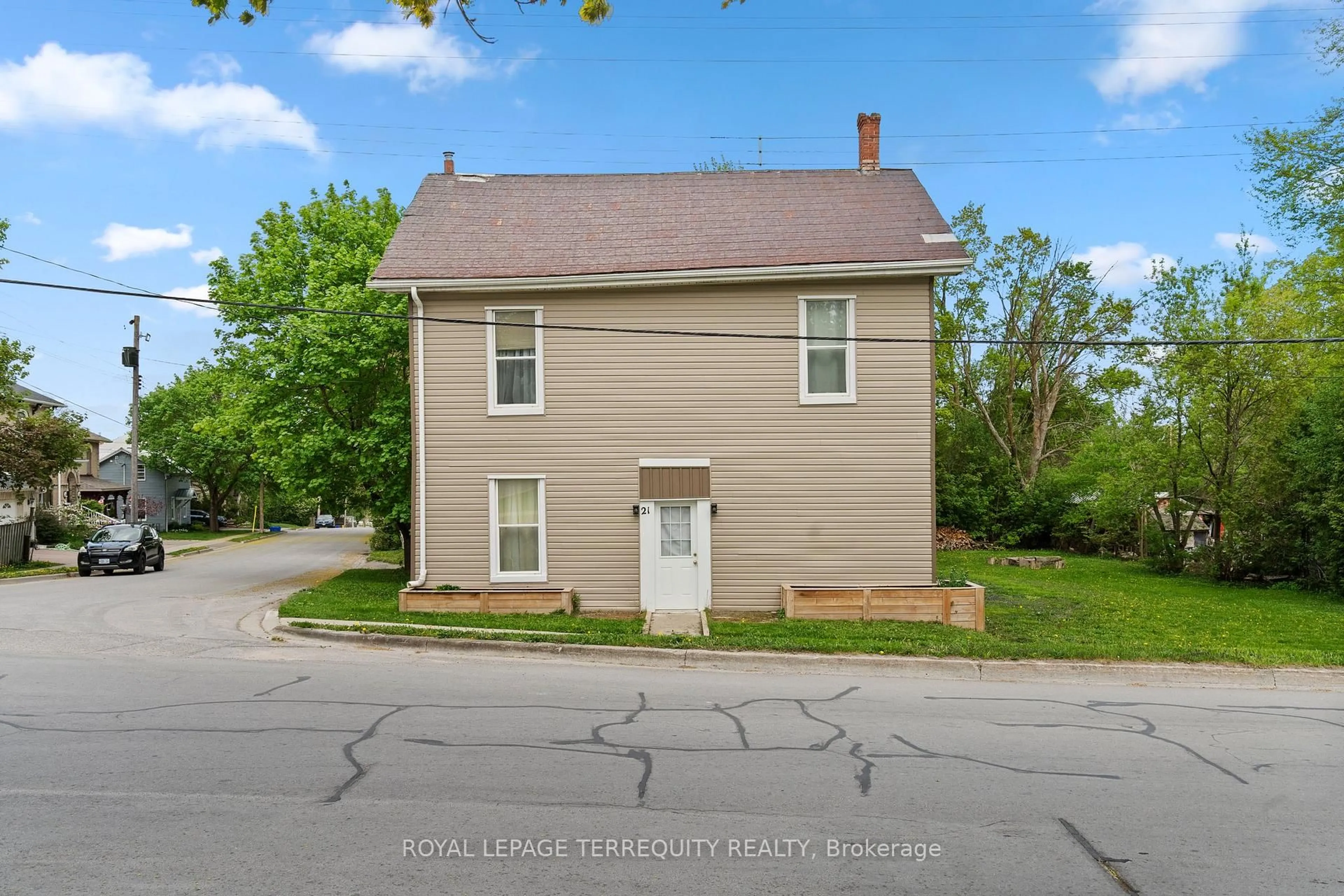 A pic from outside/outdoor area/front of a property/back of a property/a pic from drone, street for 21 Albert St, Brock Ontario L0C 1H0