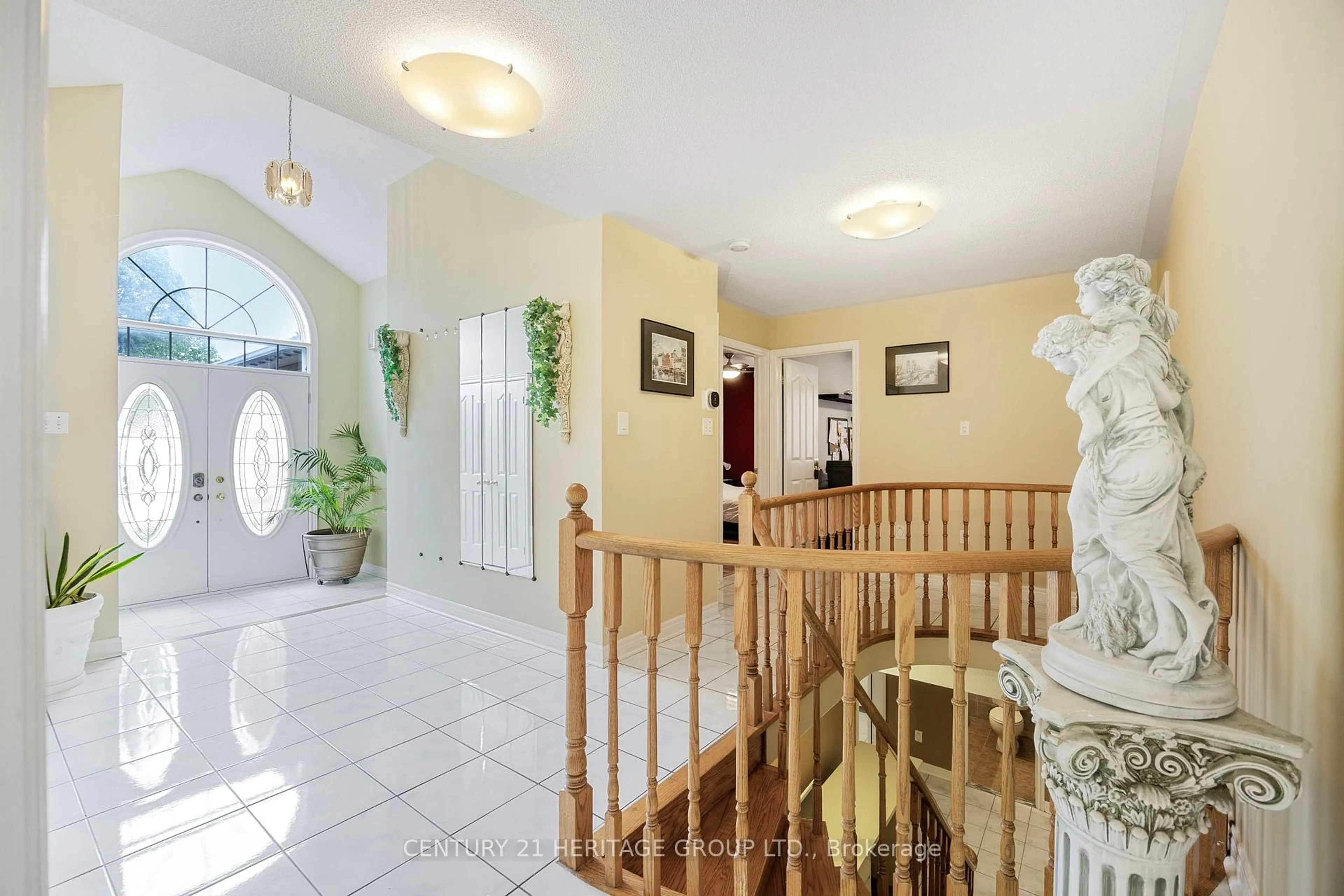 Indoor foyer for 49 Prince Dr, Bradford West Gwillimbury Ontario L3Z 3B6