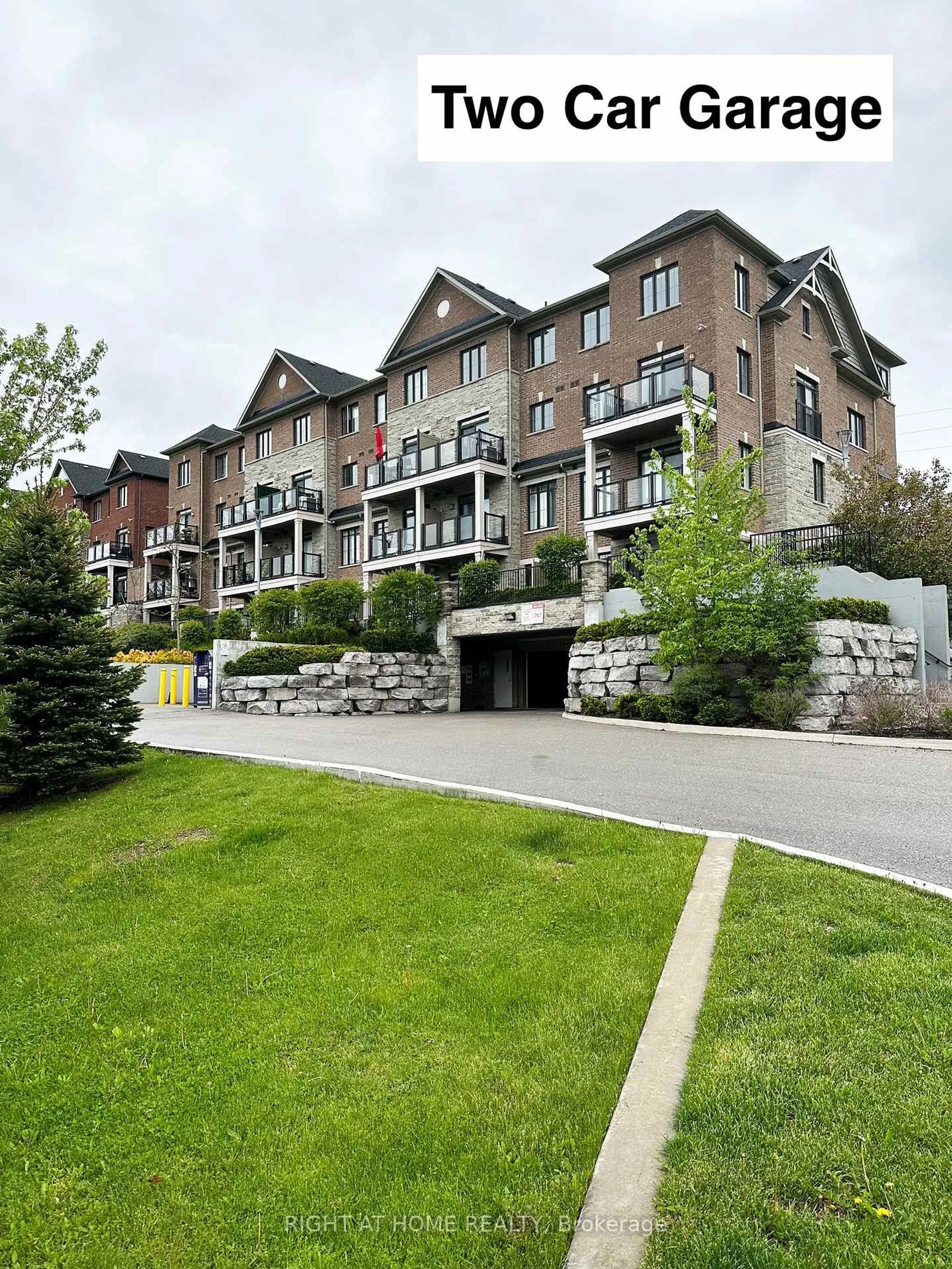 A pic from outside/outdoor area/front of a property/back of a property/a pic from drone, unknown for 201 Pine Grove Rd #423, Vaughan Ontario L4L 0H8
