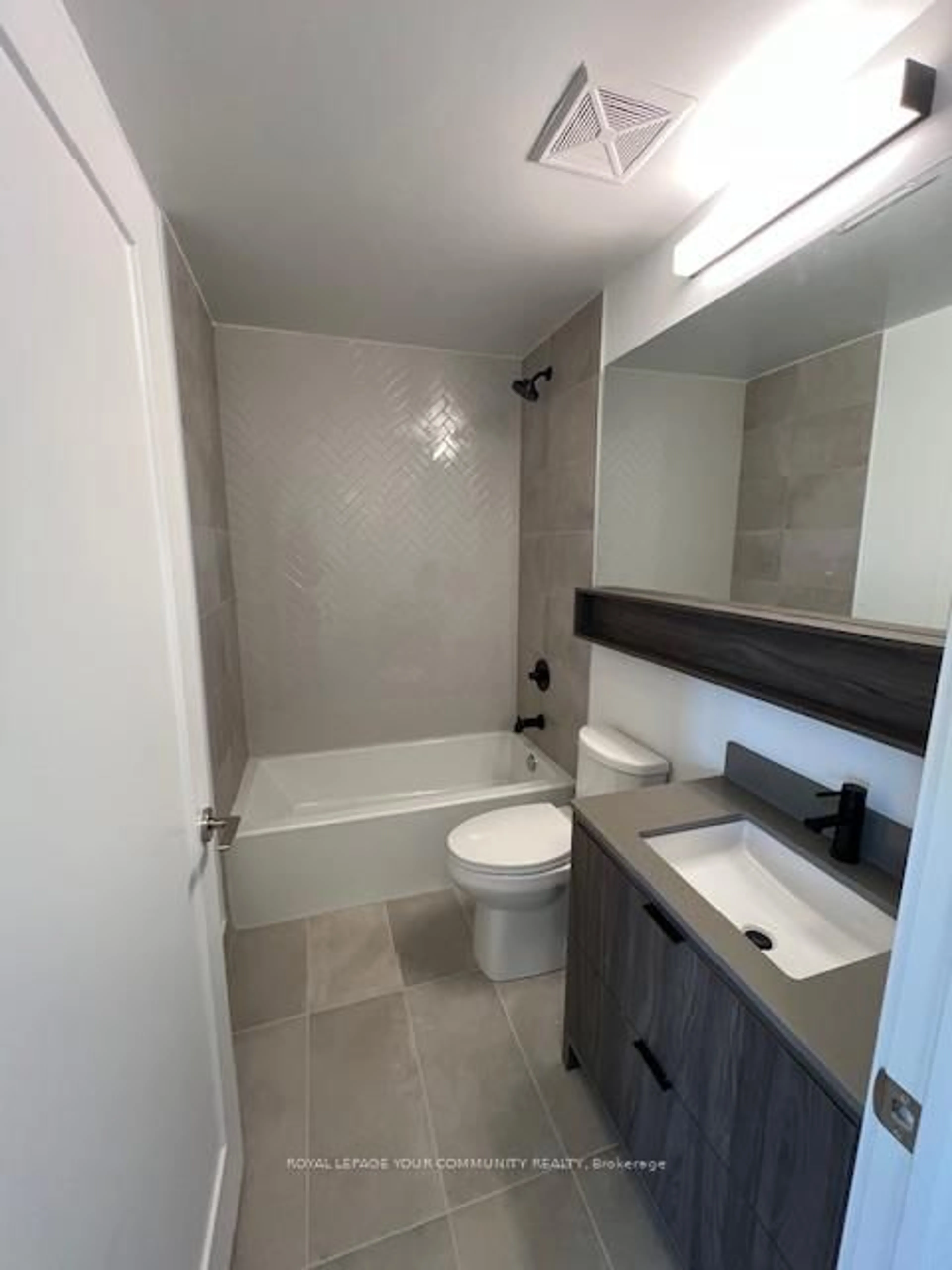Standard bathroom, unknown for 8888 Yonge St #323, Richmond Hill Ontario L4C 5V6