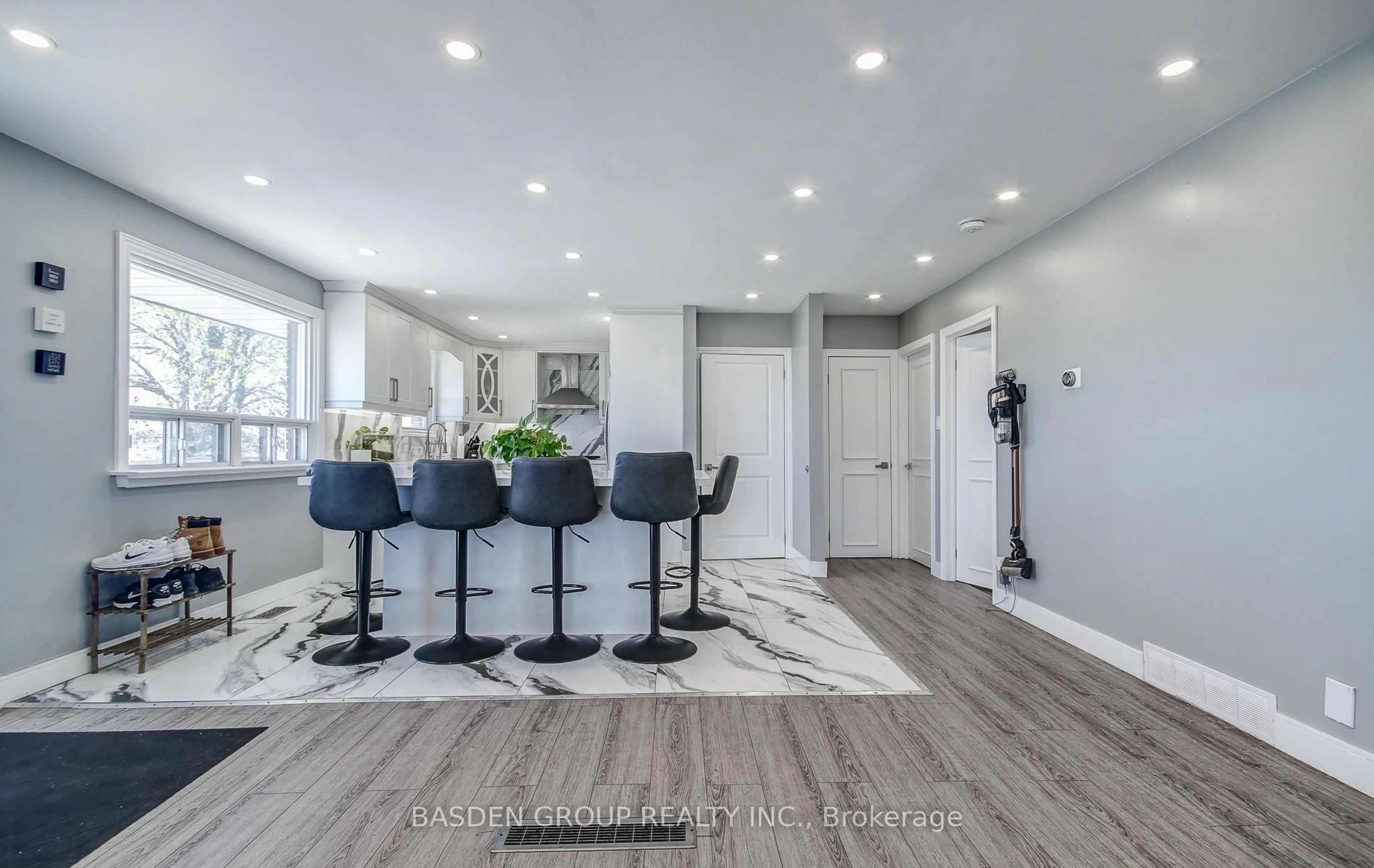 Open concept kitchen, wood/laminate floor for 545 Wist Rd, King Ontario L7B 0E9