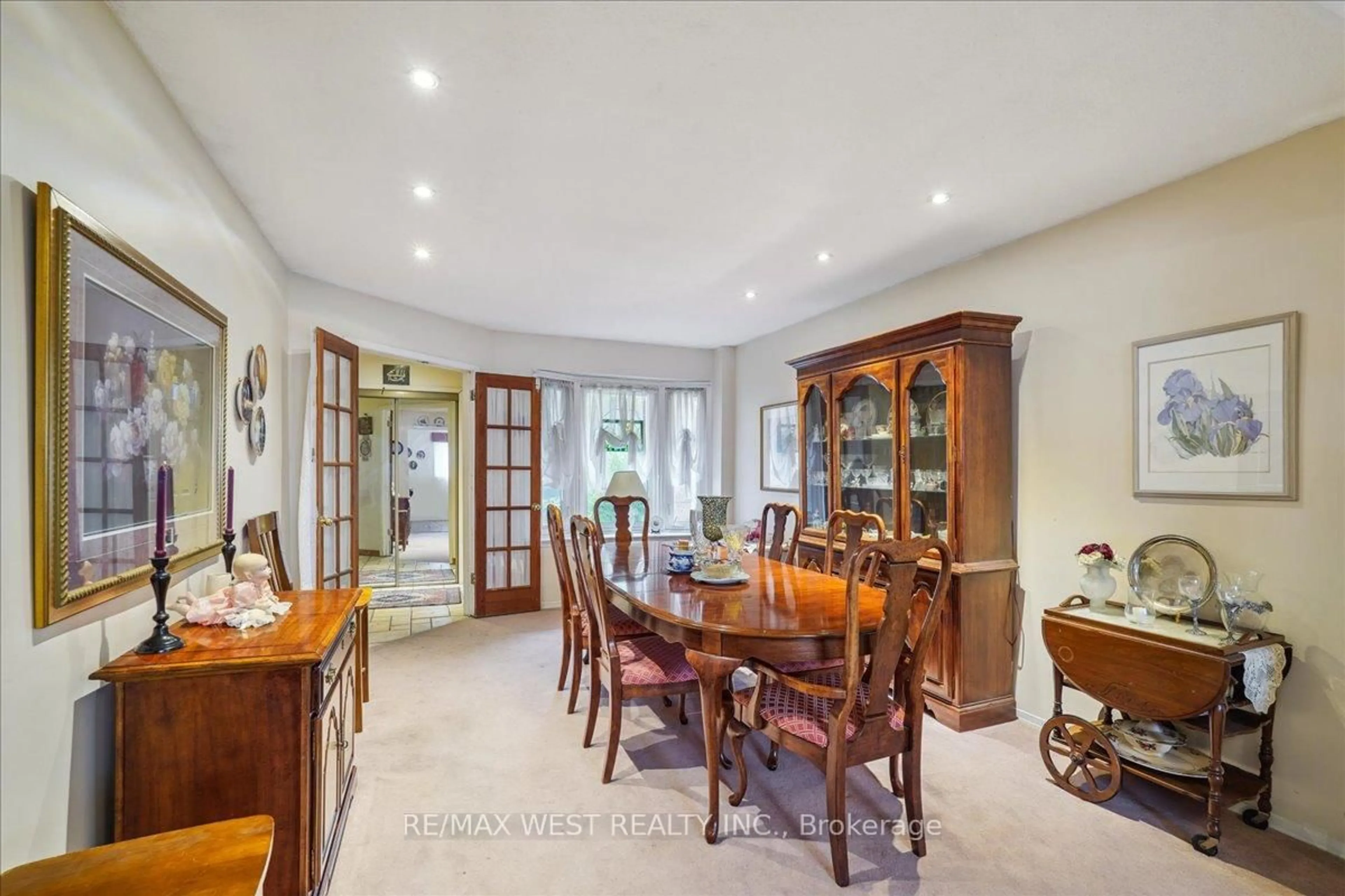 Dining room, unknown for 15 Versailles Crt, Richmond Hill Ontario L4C 8V5