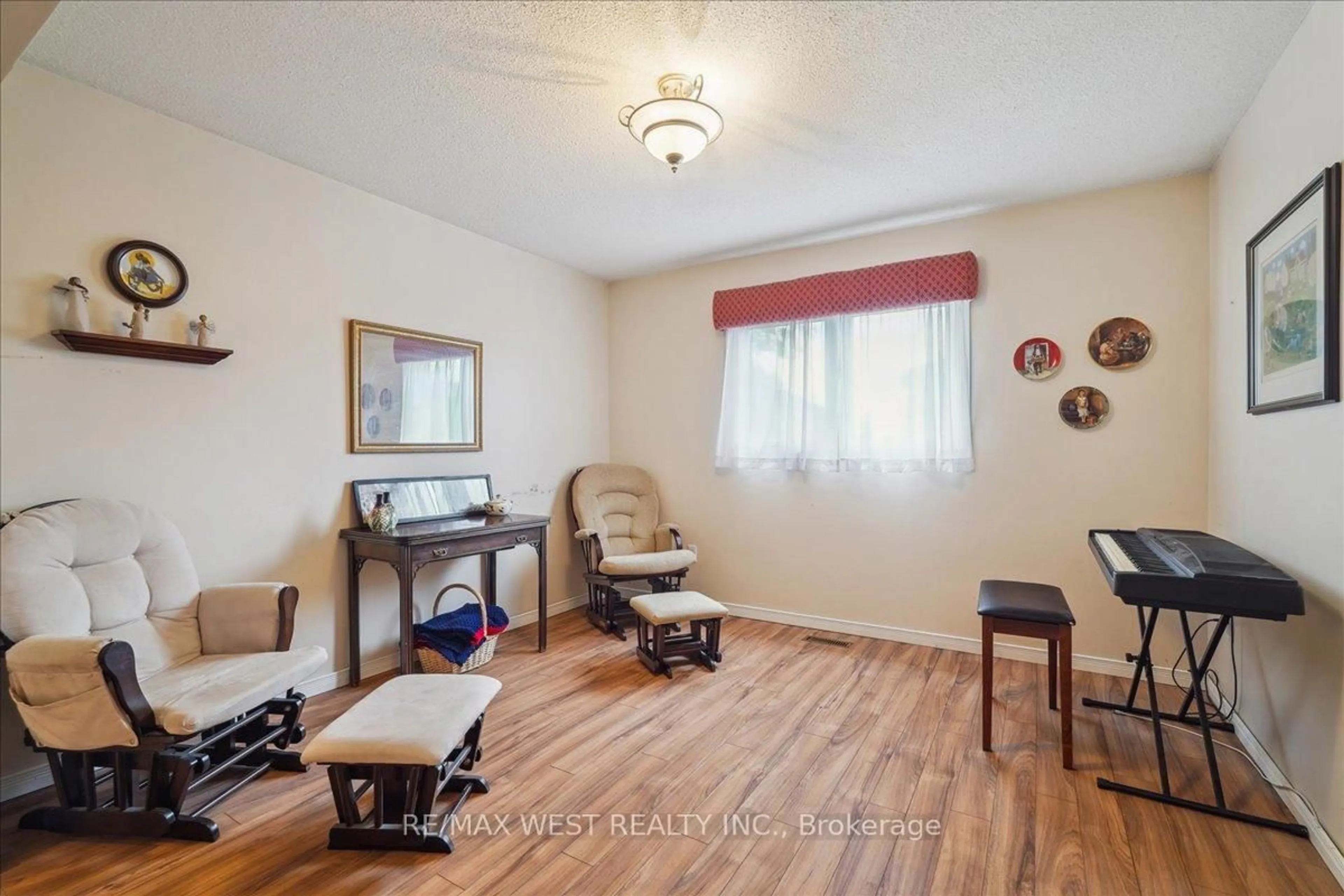 A pic of a room for 15 Versailles Crt, Richmond Hill Ontario L4C 8V5