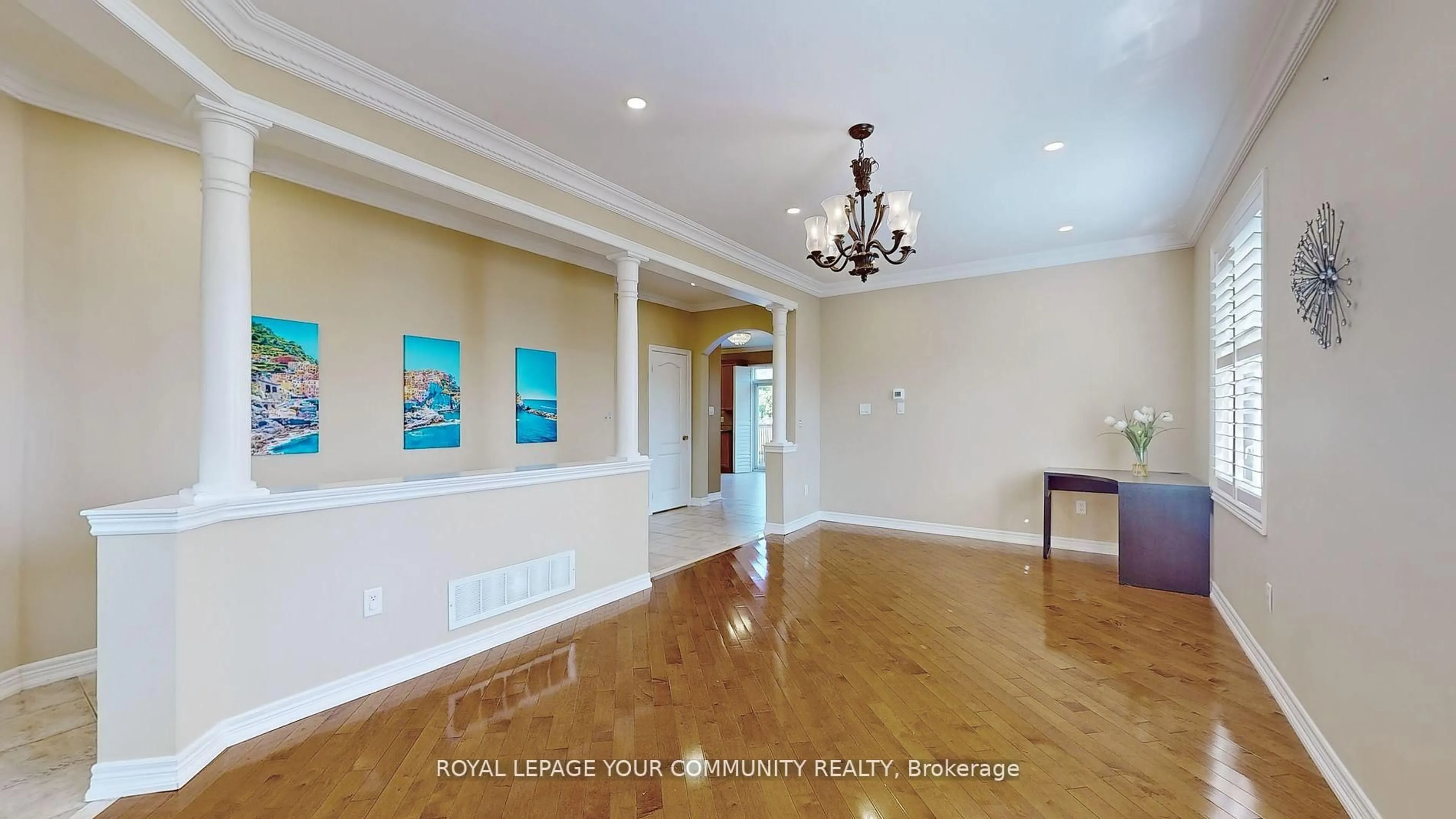 Indoor foyer for 8 Candlewood Crt, Markham Ontario L6E 1Y1