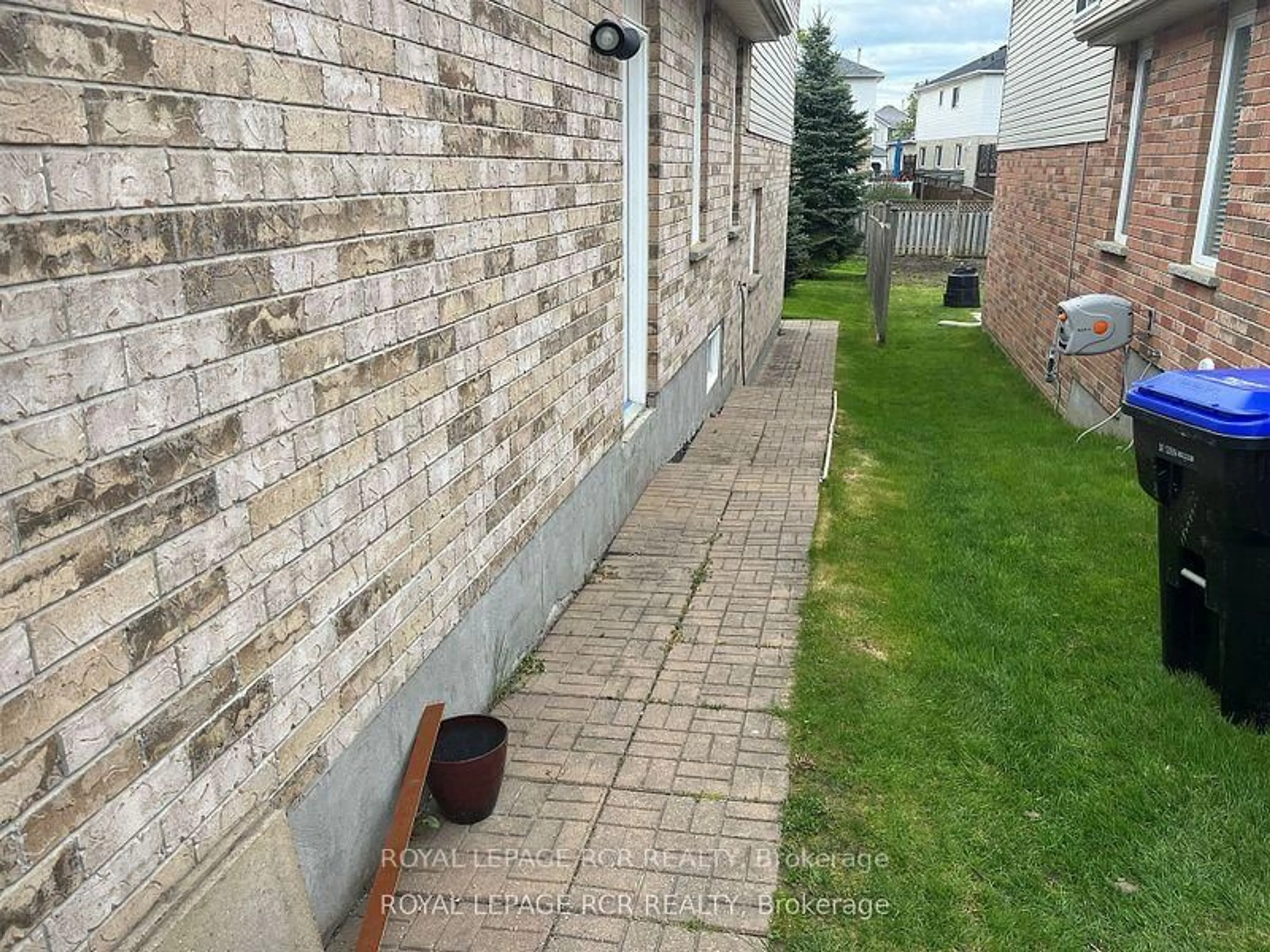 A pic from outside/outdoor area/front of a property/back of a property/a pic from drone, street for 41 Wallace St, New Tecumseth Ontario L9R 2G5