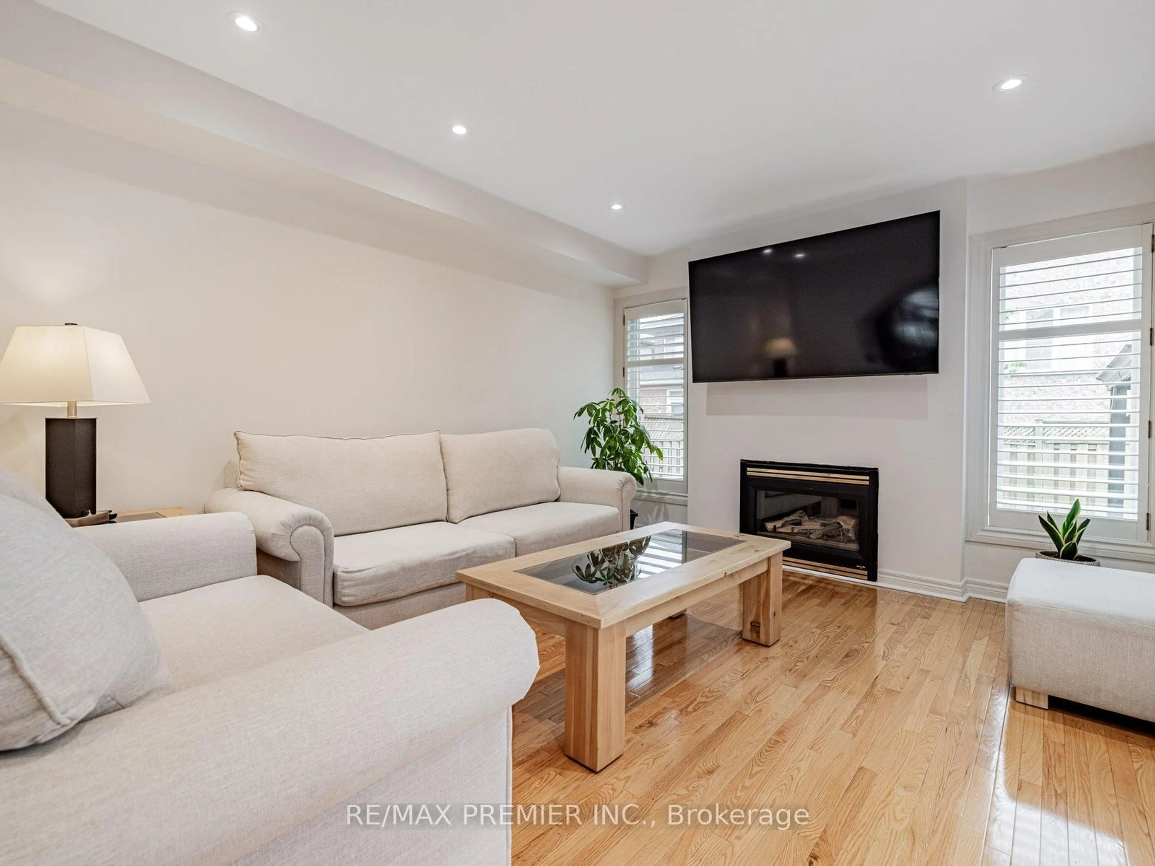 Living room with furniture, wood/laminate floor for 25 Skylark Dr, Vaughan Ontario L4H 2C3