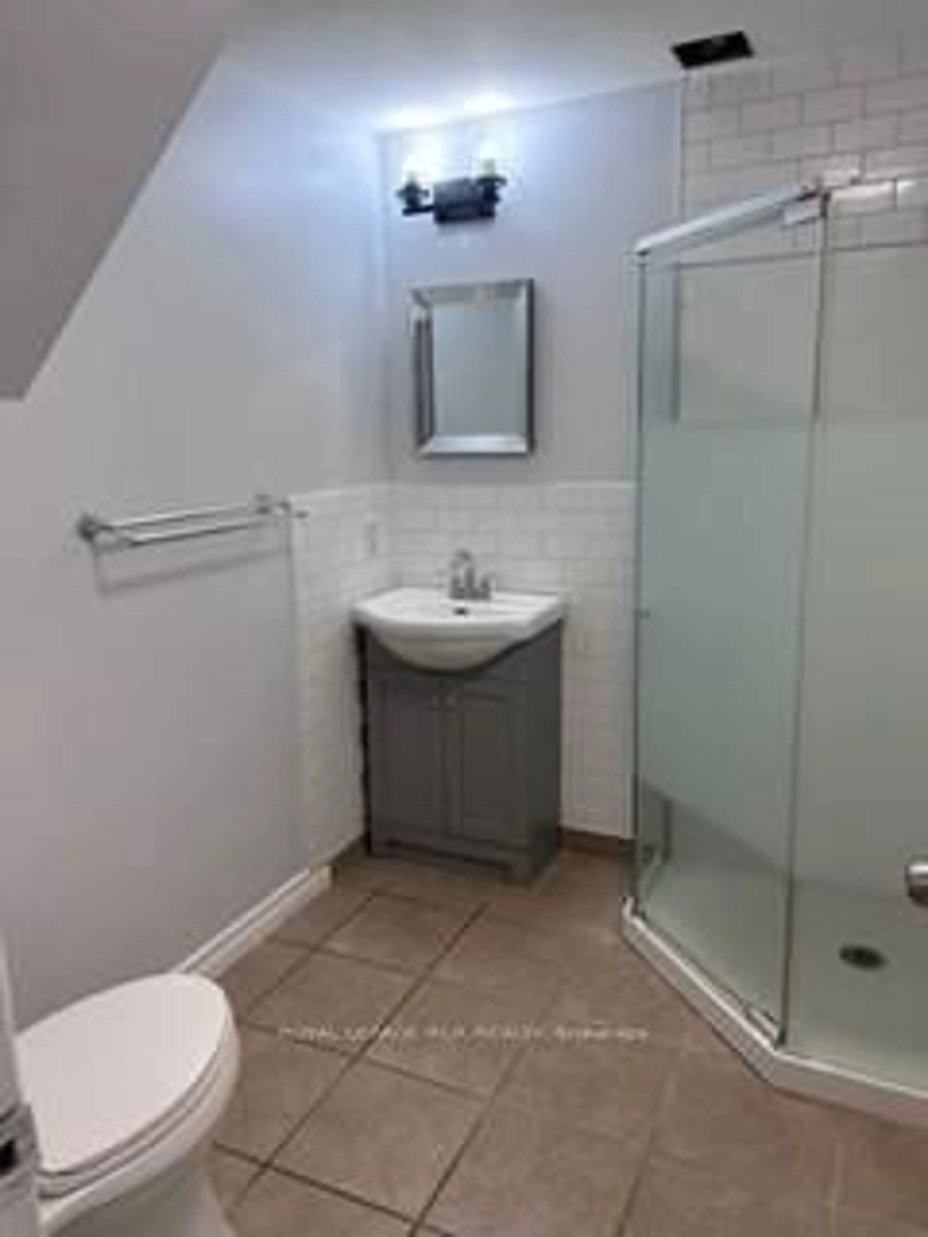 Standard bathroom, ceramic/tile floor for 12 Maple Ave, New Tecumseth Ontario L0G 1A0