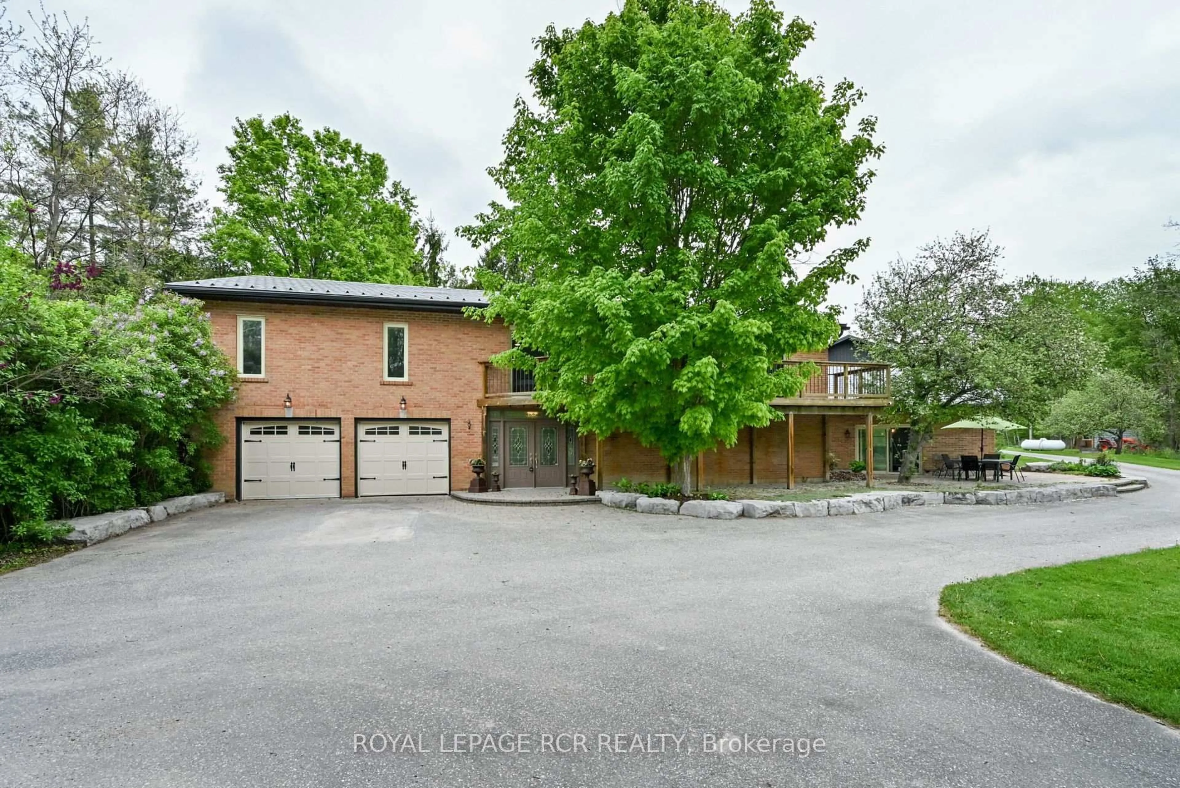 A pic from outside/outdoor area/front of a property/back of a property/a pic from drone, street for 2093 Con Rd 5, Adjala-Tosorontio Ontario L0G 1L0