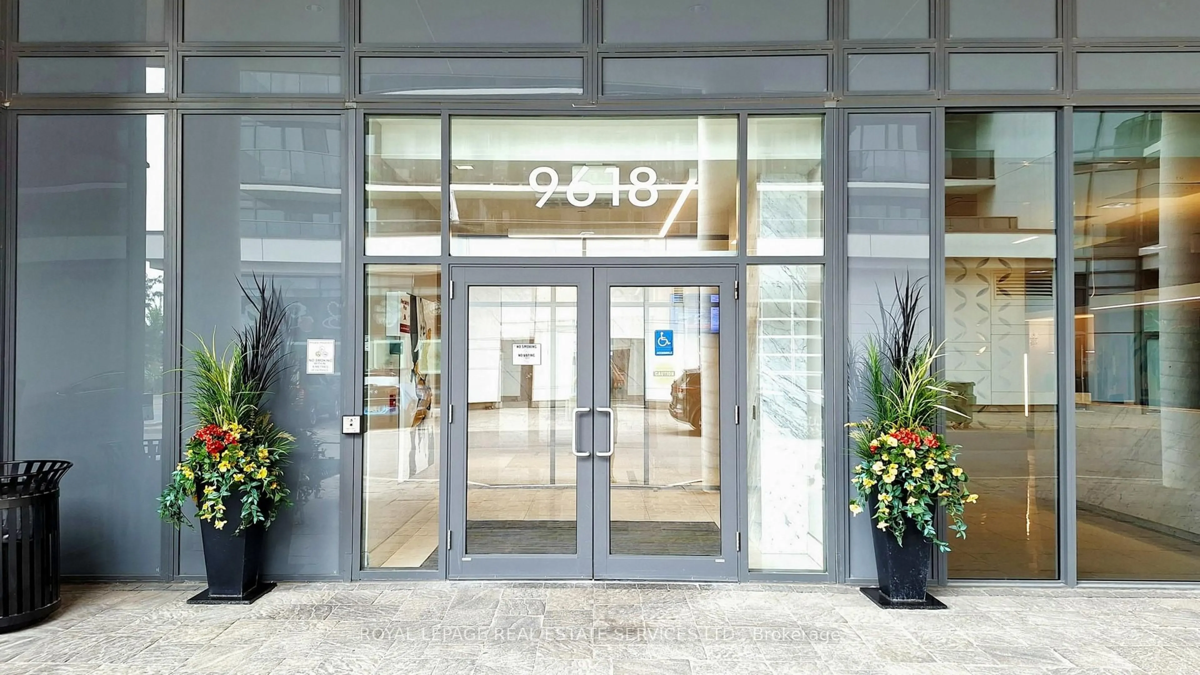 Lobby for 9618 Yonge St #301, Richmond Hill Ontario L4C 0X5