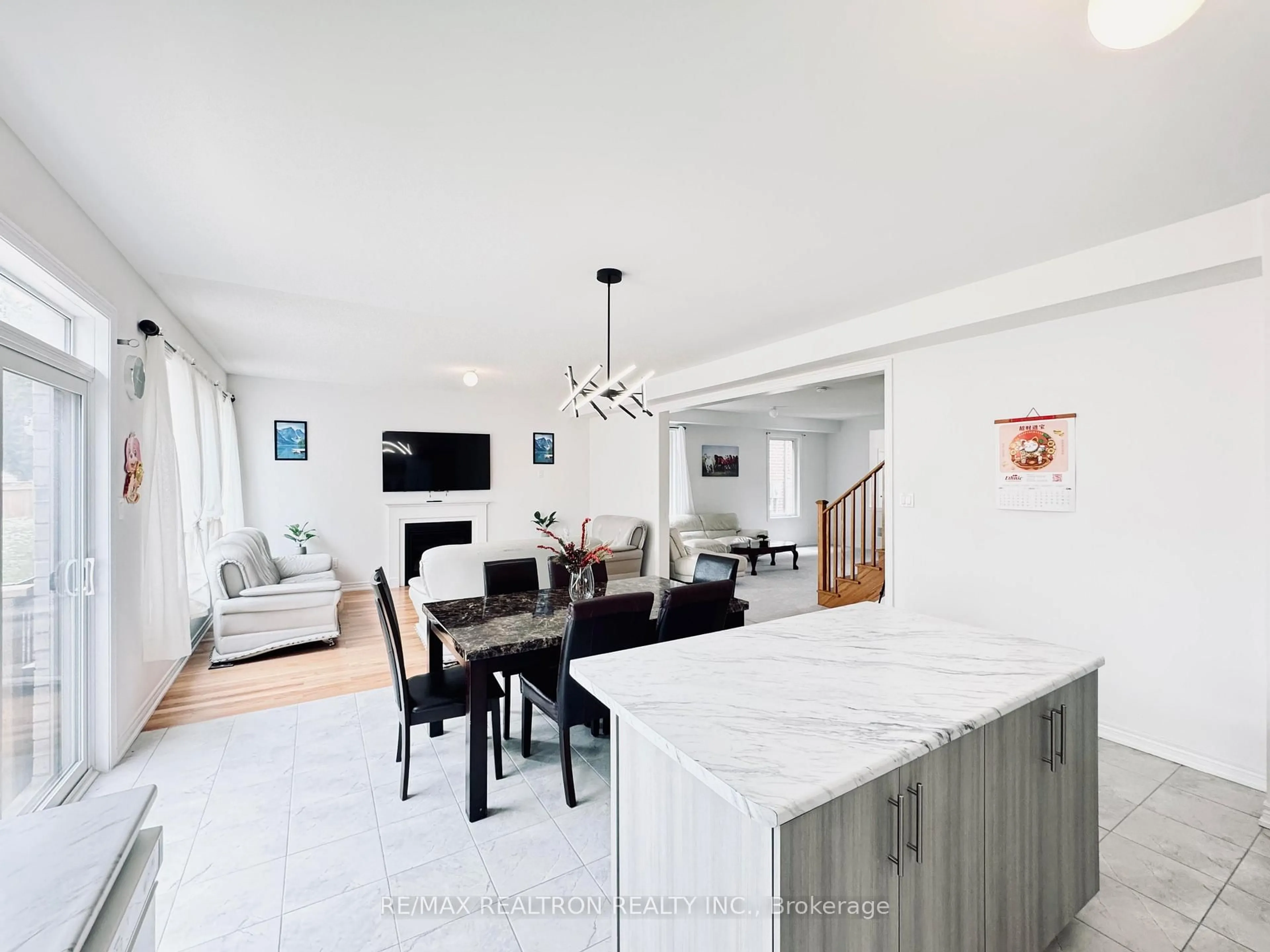 Open concept kitchen, ceramic/tile floor for 7 Wakefield Blvd, Essa Ontario L0M 1B5