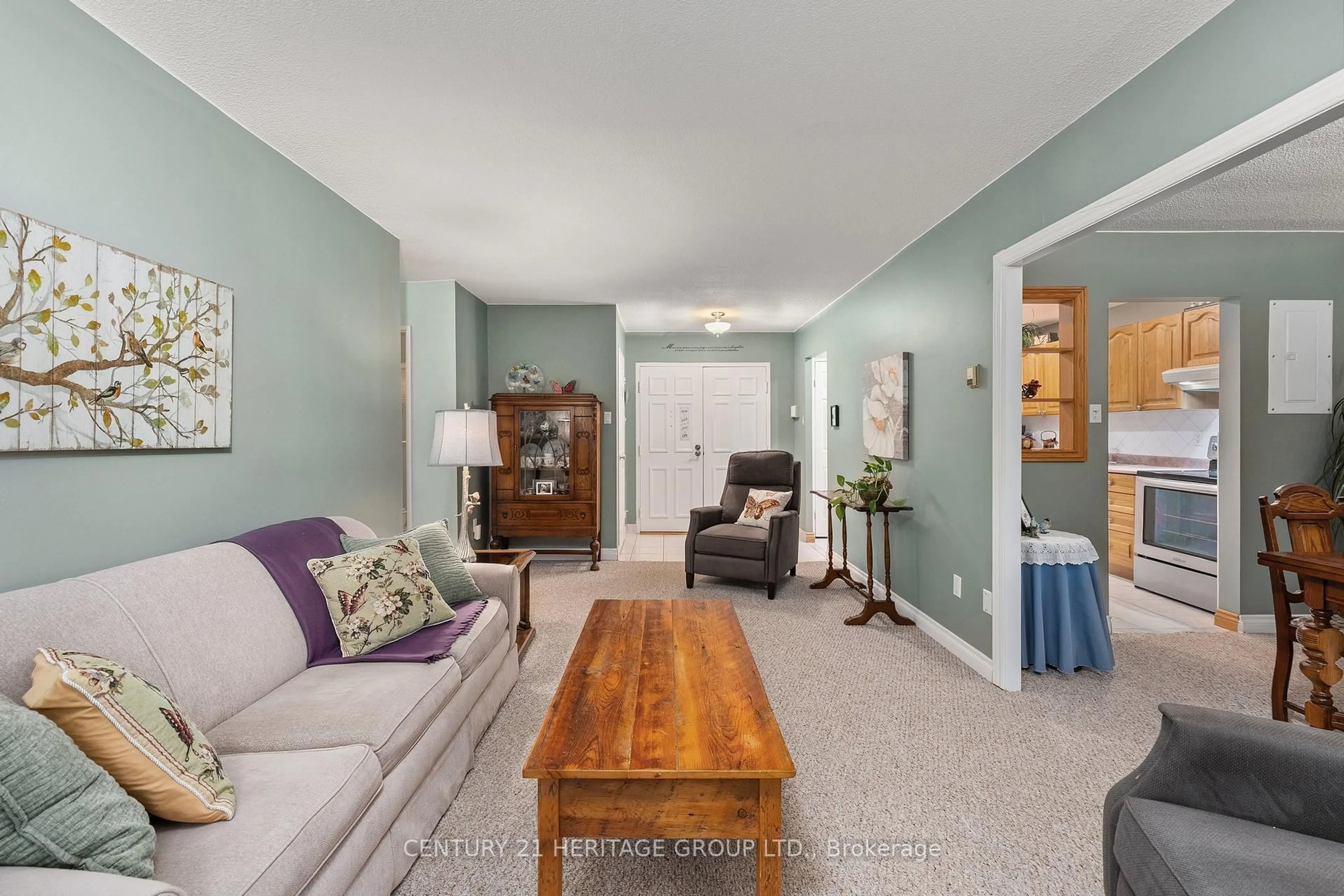 Living room with furniture, unknown for 200 Holland Crt #3, Bradford West Gwillimbury Ontario L3Z 1R9