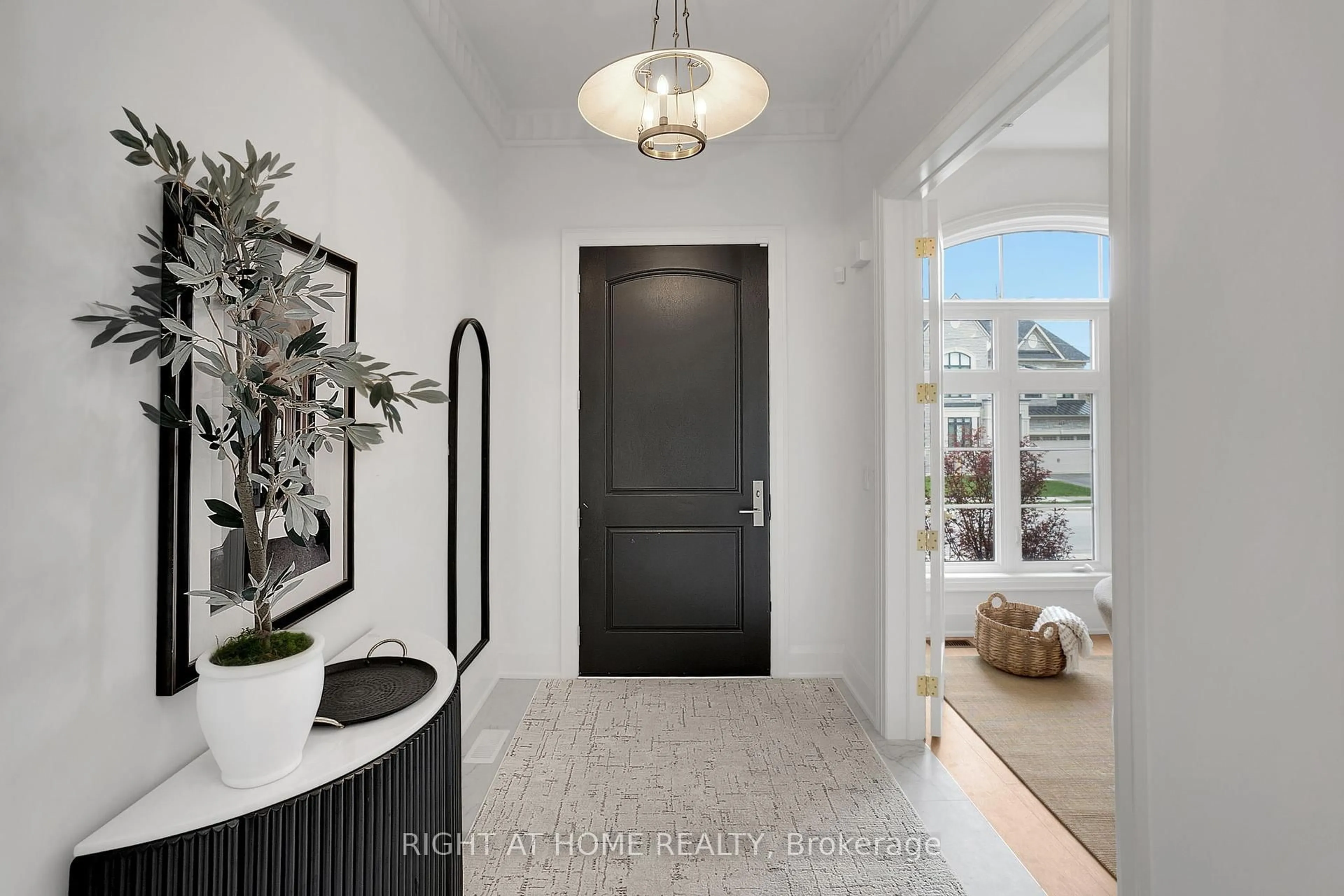 Indoor entryway for 53B Puccini Dr, Richmond Hill Ontario L4E 2Y7