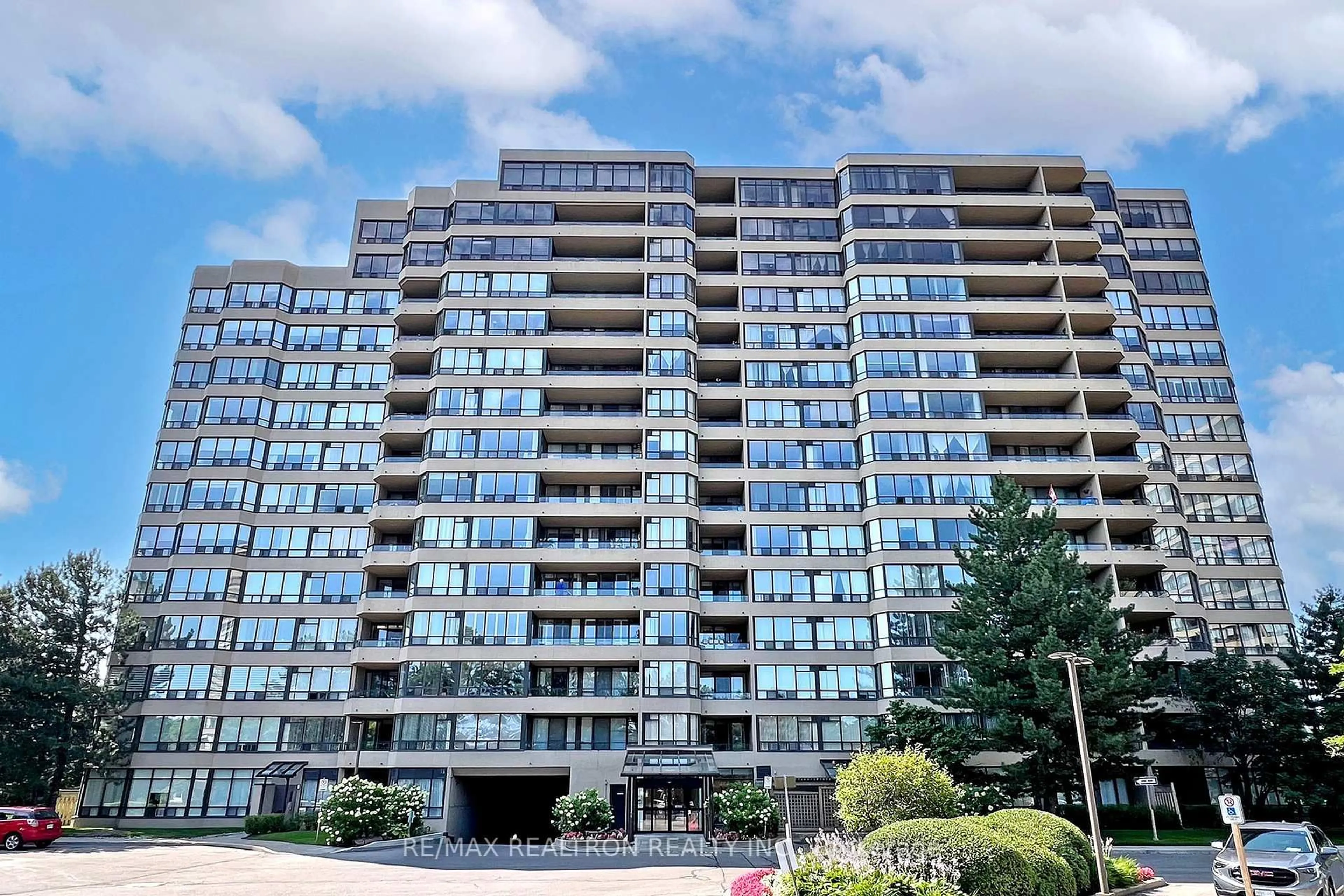 Unknown for 32 CLARISSA Dr #PH27, Richmond Hill Ontario L4C 9R7