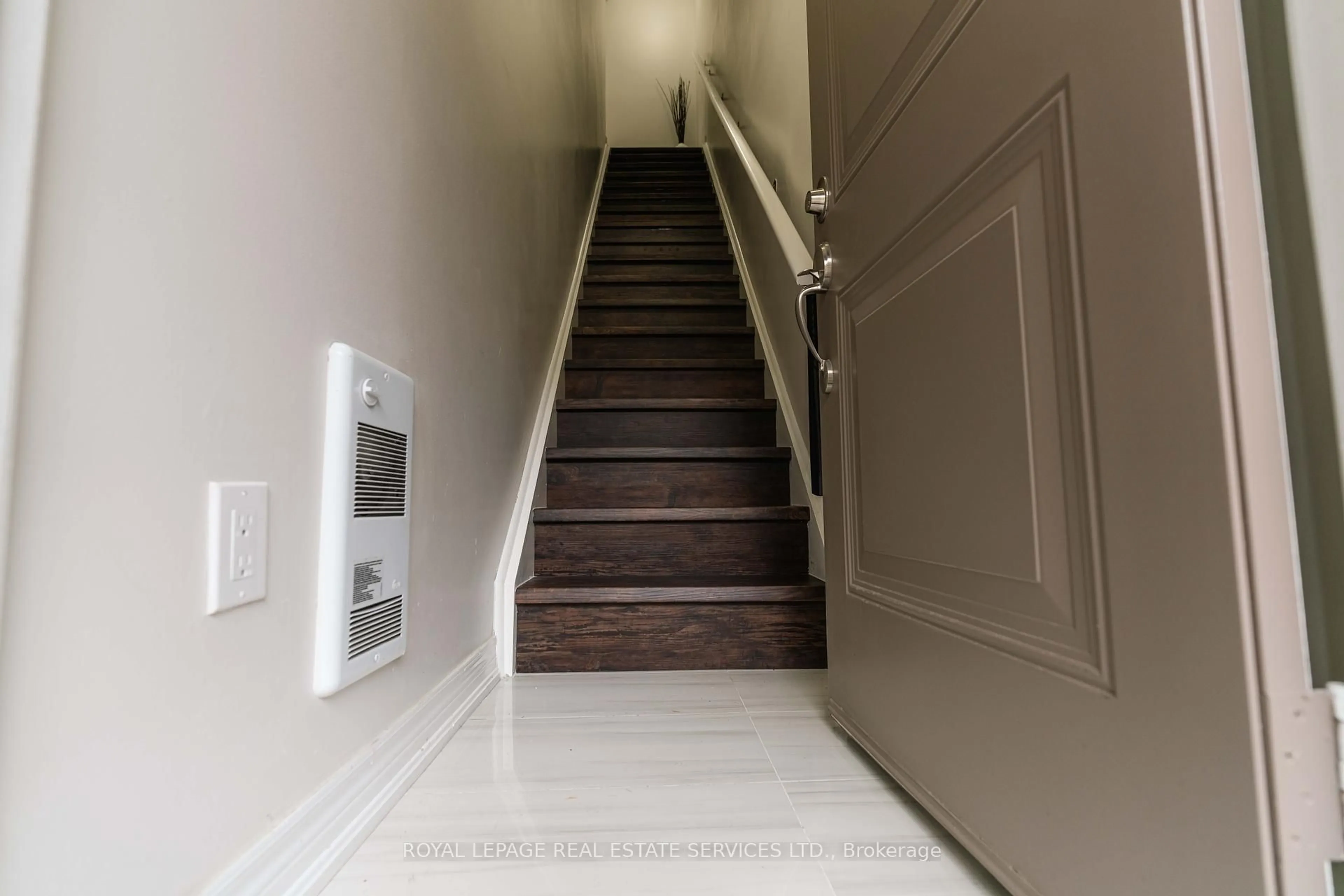 Stairs for 9621 Jane St #13, Vaughan Ontario L6A 4G5