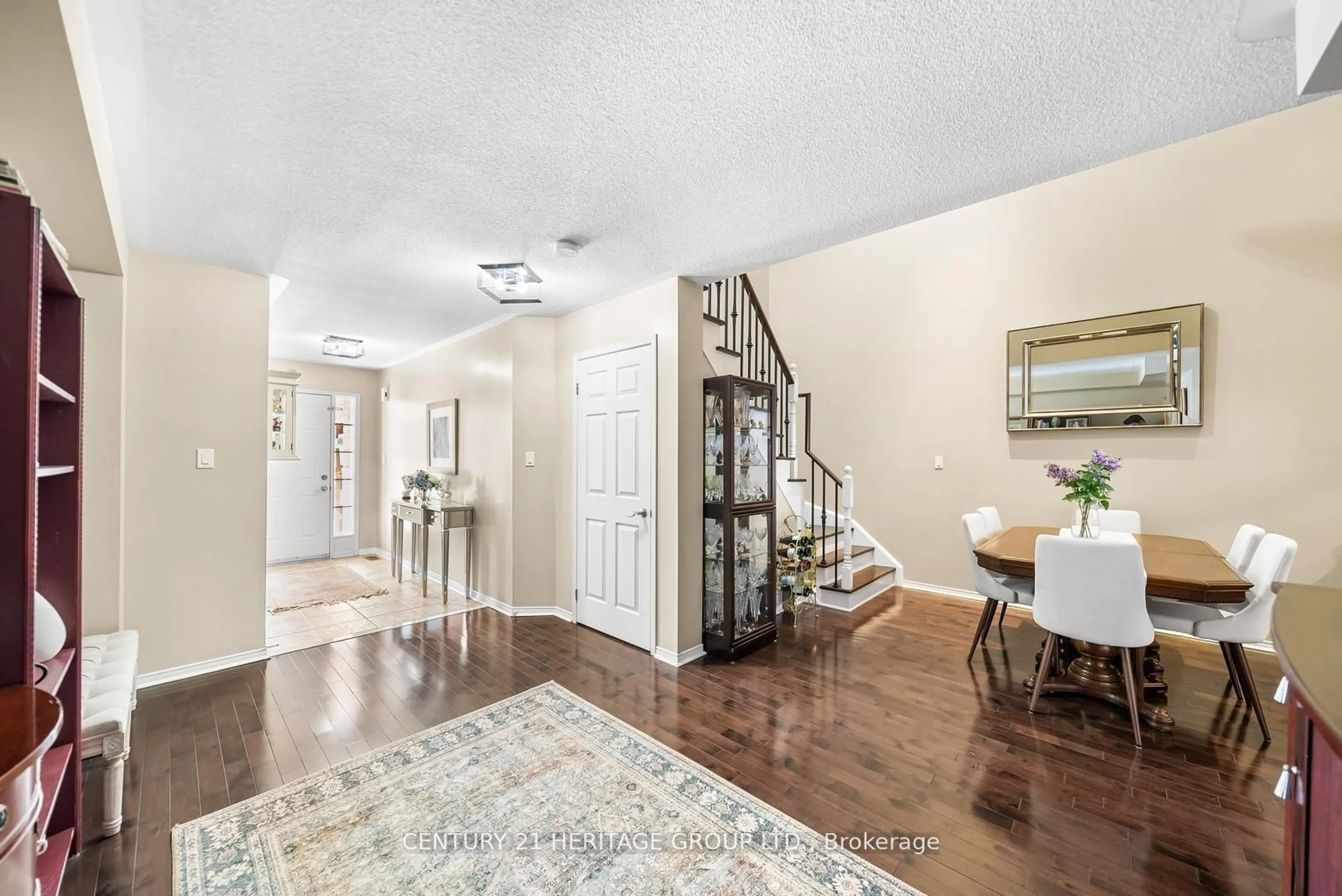 Indoor entryway for 281 Penndutch Circ, Whitchurch-Stouffville Ontario L4A 0P1