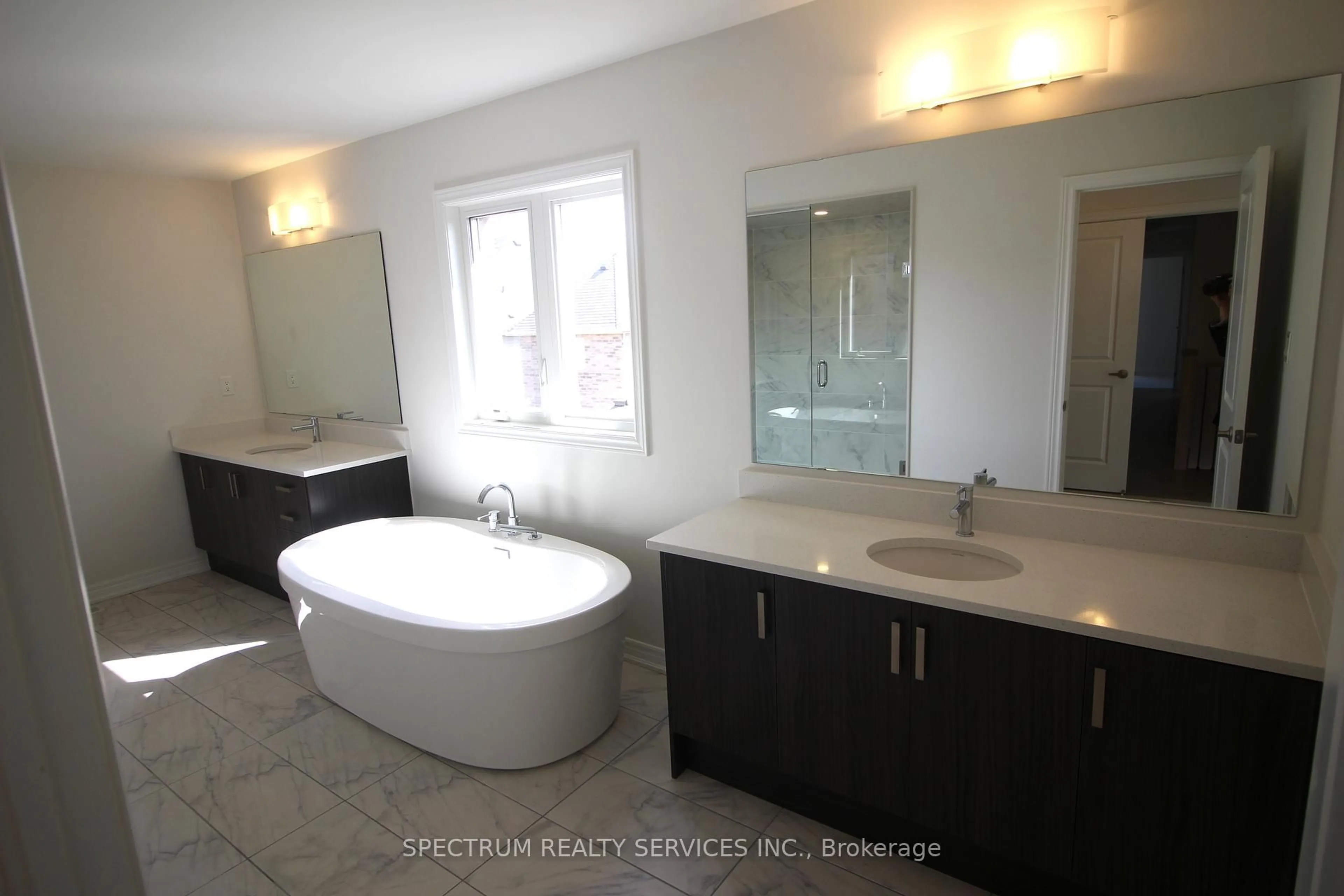 Contemporary bathroom, ceramic/tile floor for 61 Bud Leggett Cres, Georgina Ontario L4P 0T1