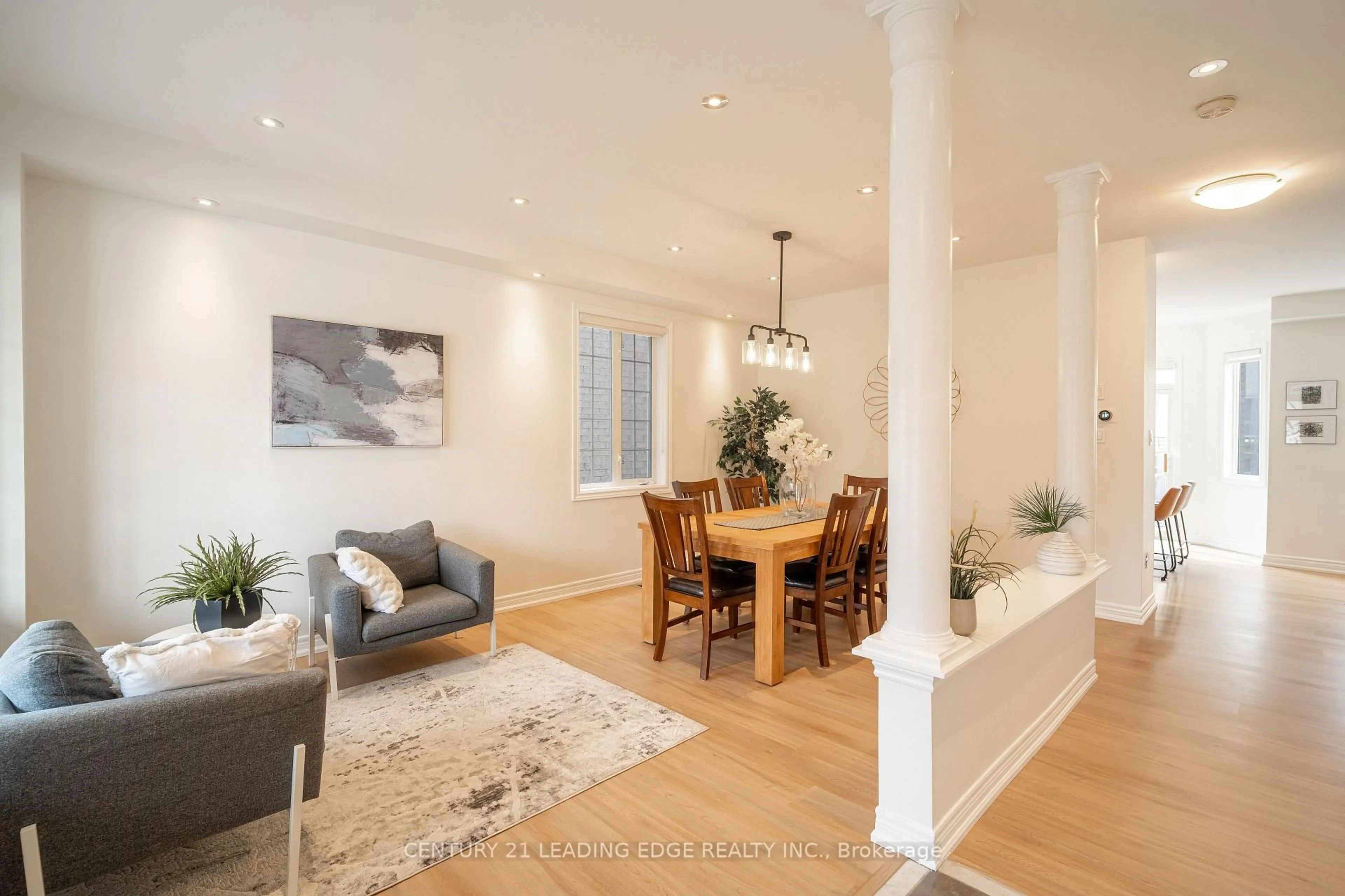 Dining room, unknown for 112 Watkins Glen Cres, Aurora Ontario L4G 7S6
