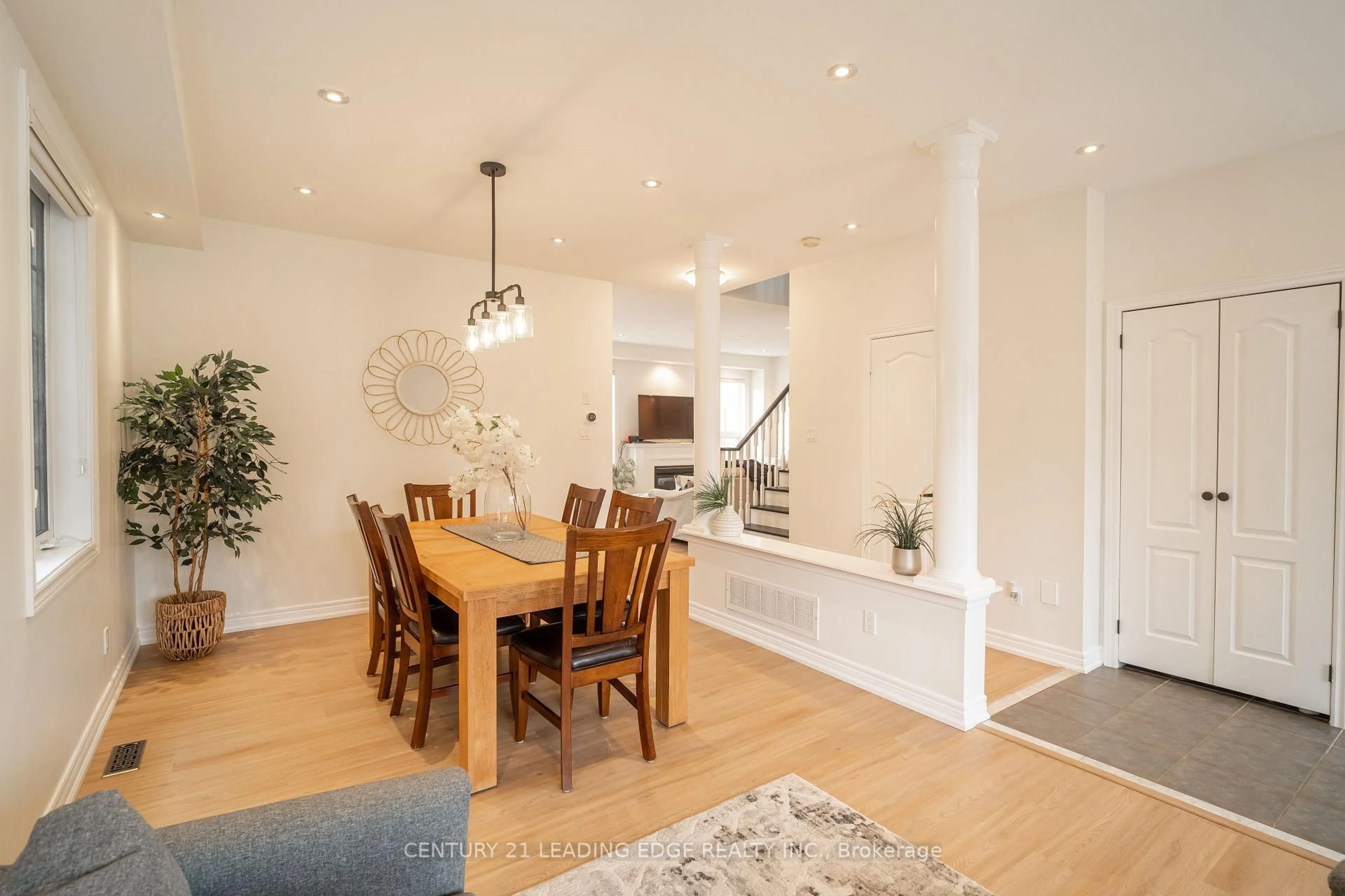 Dining room, wood/laminate floor for 112 Watkins Glen Cres, Aurora Ontario L4G 7S6