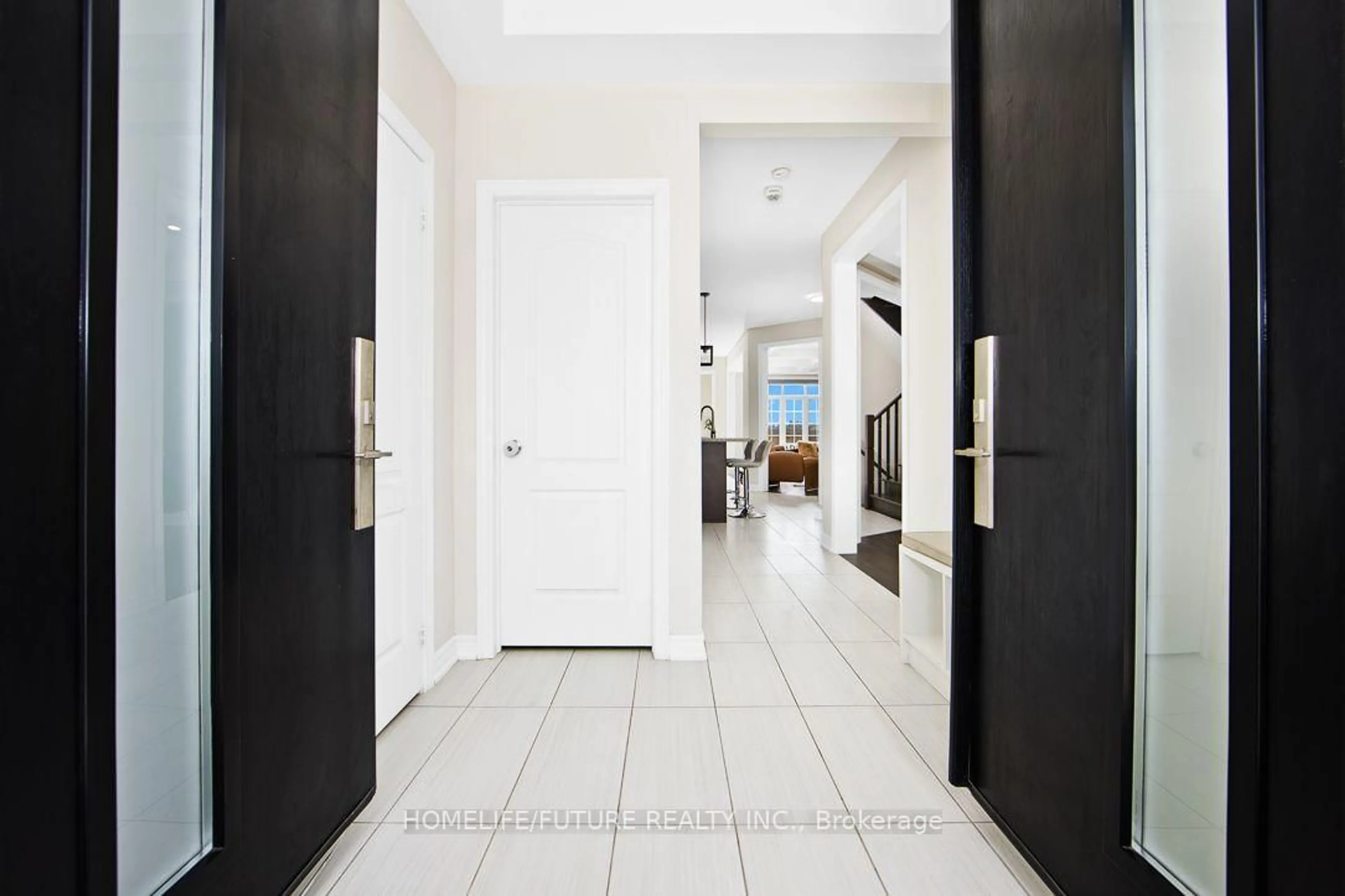 Indoor entryway for 35 Gordon Landon Dr, Markham Ontario L6B 0X9