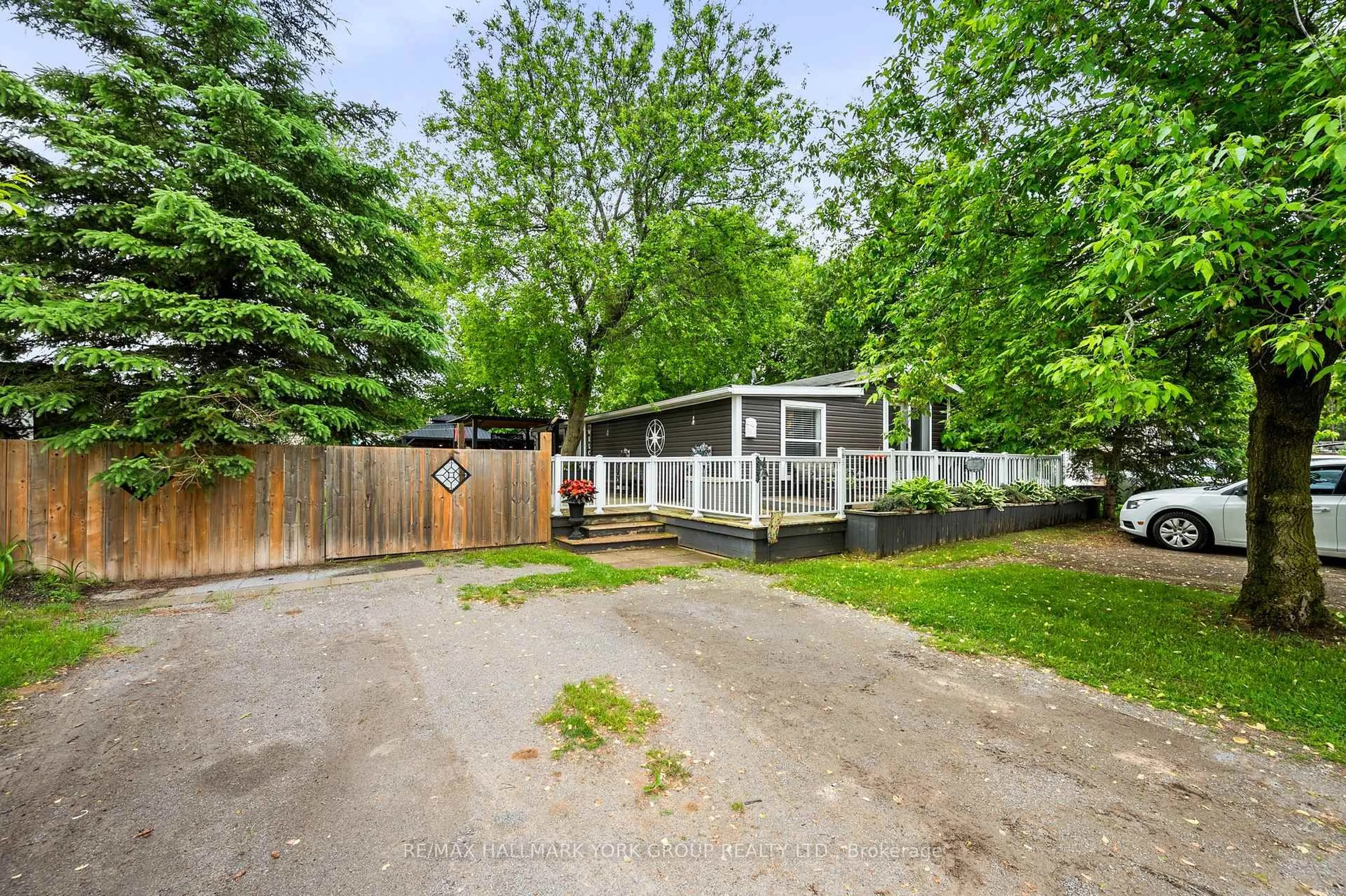Patio, street for 21469 ON-48 N/A, East Gwillimbury Ontario L0G 1M0